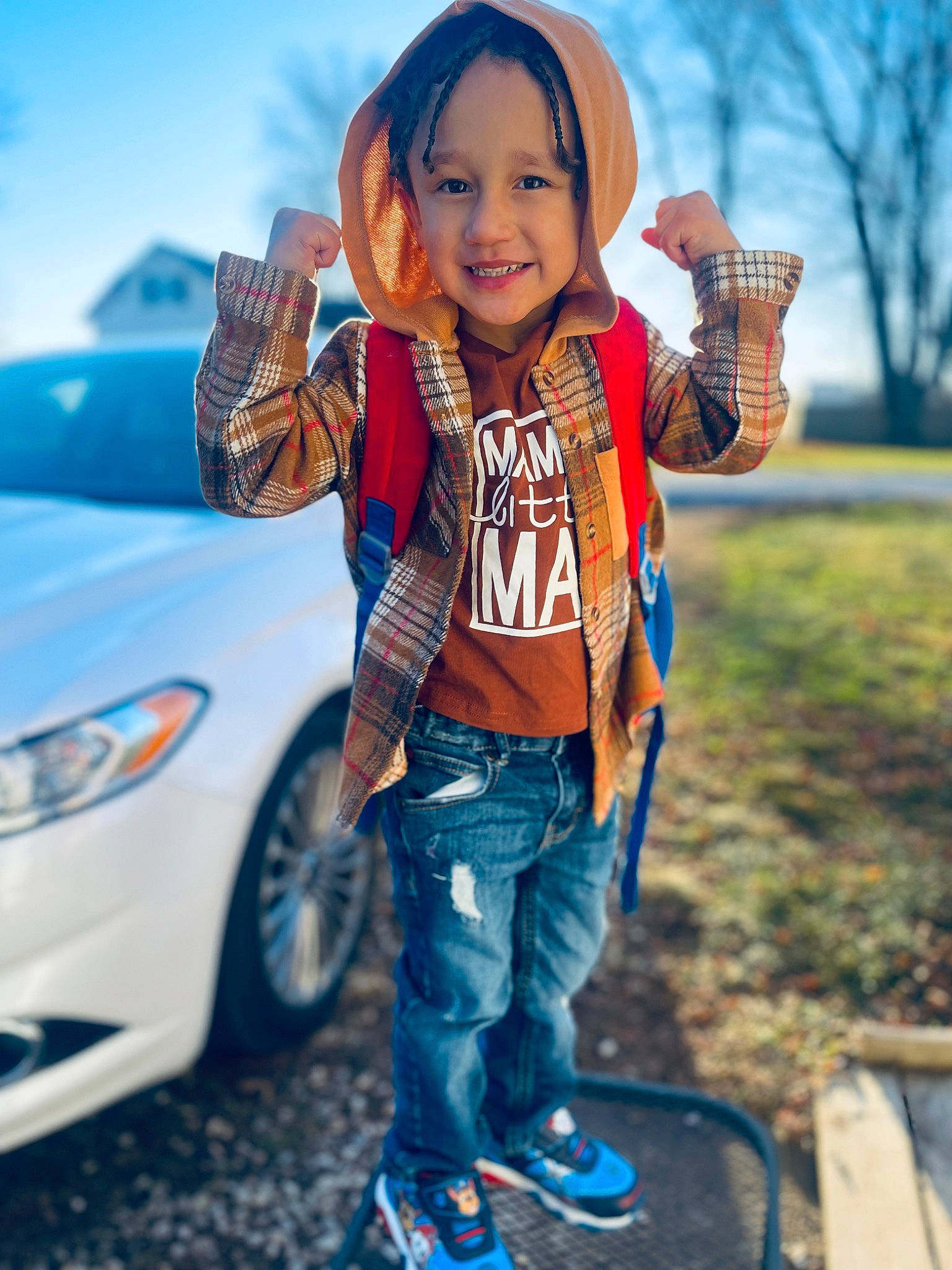 Jakhi is registered to the contest to win money with this photo: automotive_design, automotive_lighting, automotive_tire, blue, car, cool, fun, grass, hand, happy, head, headwear, hood, joy, person, sky, standing, summer, tire, toddler