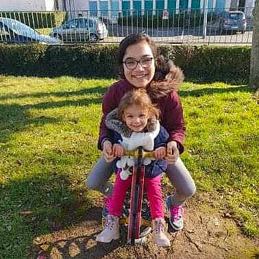 Laila participe au concours pour gagner de l'argent avec cette photo : child, fun, grass, joy, lawn, leisure, person, plant, play, smile, toddler, yard