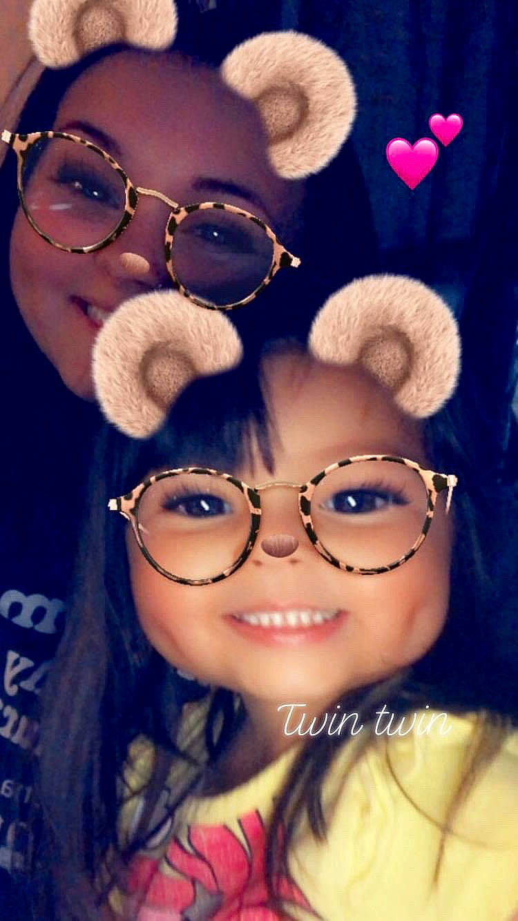 Noelia is registered to the contest to win money with this photo: cheek, chin, ear, eyebrow, eyelash, eyewear, facial_expression, finger, glasses, hairstyle, hand, happy, joy, lip, nose, organ, person, pink, skin, smile