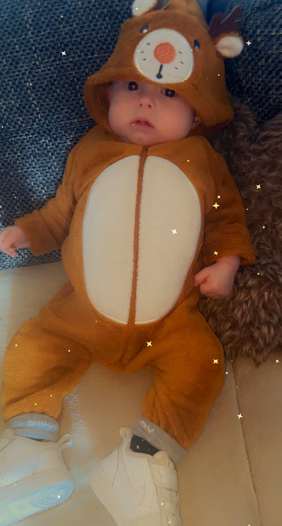 Milan participe au concours pour gagner de l'argent avec cette photo : abdomen, baby, baby_products, baby_toddler_clothing, baby_toys, cap, cheek, chest, child, doll, fashion_accessory, headwear, human_leg, peach, person, plastic, plush, sleeve, stuffed_toy, thigh