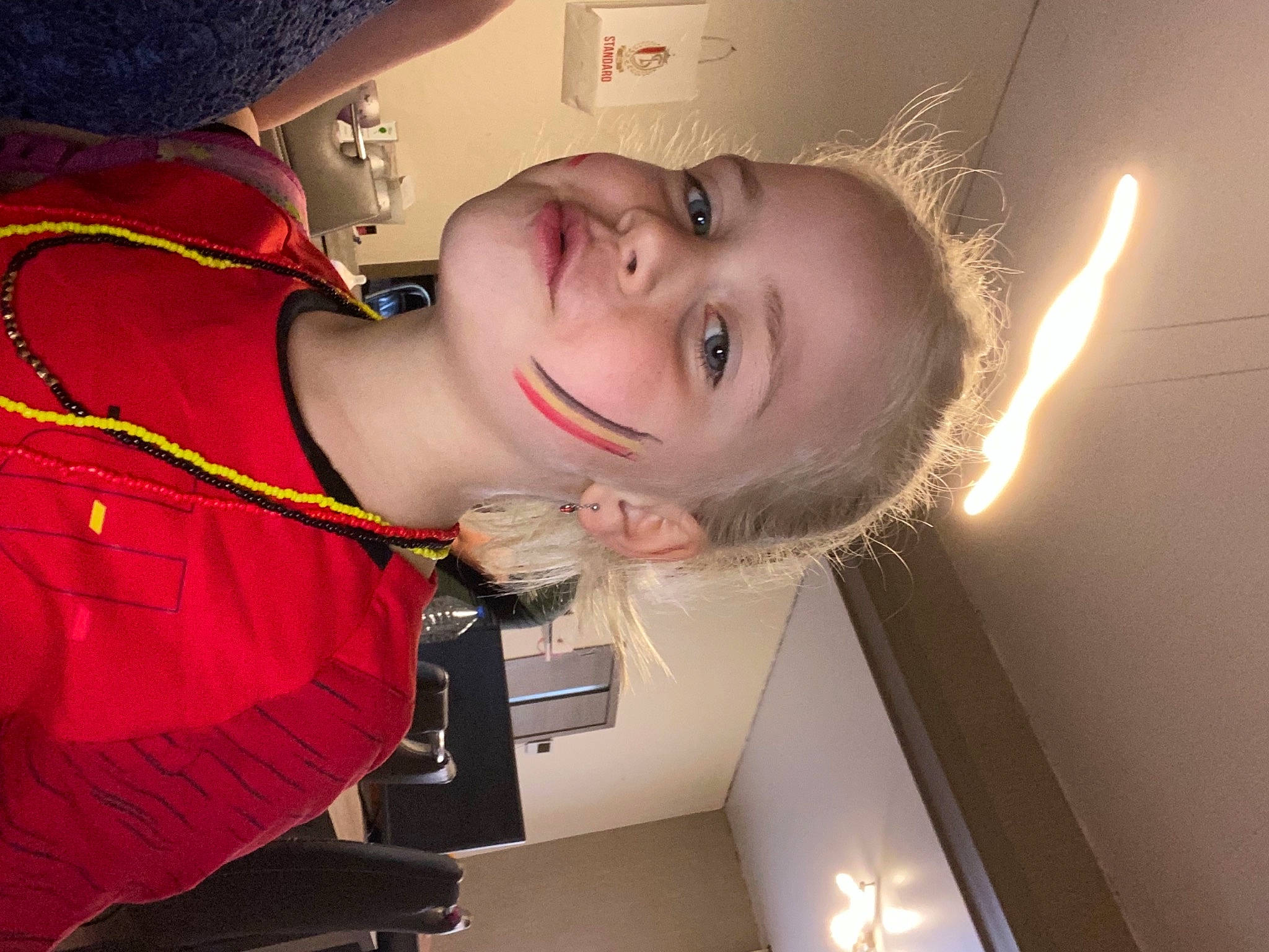 Elynn a rejoint le concours — aidez-le/la à gagner de superbes lots ! arm, ceiling, chest, child, ear, eyebrow, eyelash, finger, flash_photography, fun, happy, hat, human_body, jaw, mouth, neck, nose, person, room, smile