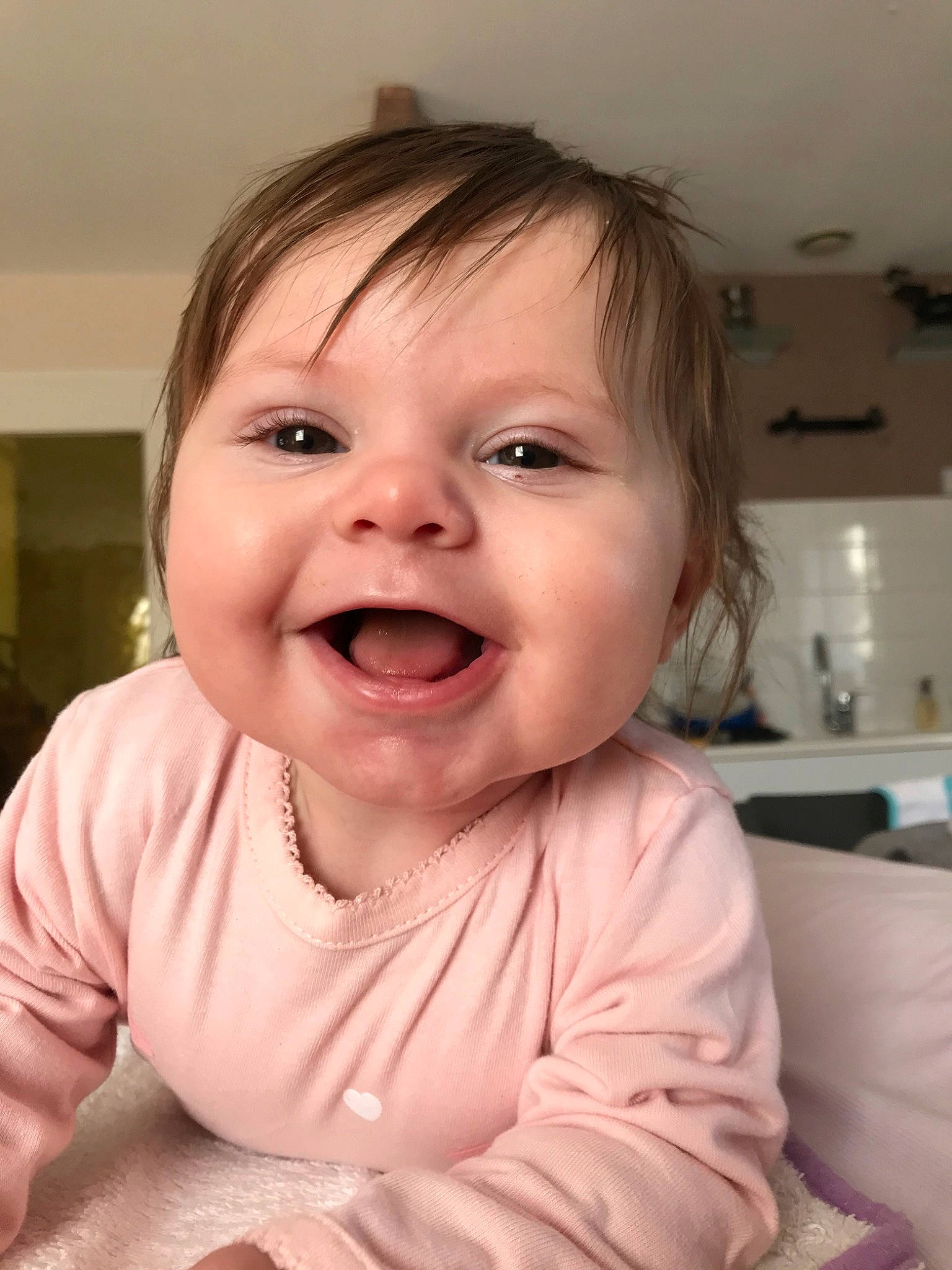 Iona participe au concours pour gagner de l'argent avec cette photo : baby, cheek, child, chin, eye, face, facial_expression, forehead, happy, head, iris, laugh, lip, mouth, nose, organ, person, skin, smile, toddler