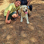 Radja participe au concours pour gagner de l'argent avec cette photo : animal, canine, clothing, dog, face, grass, head, nature, outdoors, park, person, pet, photography, plant, portrait, puppy, shorts, soil, t_shirt, vegetation