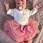 Clary participe au concours pour gagner de l'argent avec cette photo : baby, infant, tutu, pink_bow, pacifier, onesie, blanket, cute, lying_down, clothing, headband, newborn, child, soft_toys, portrait, adorable, sleepwear, happy, small_hands, baby_fashion