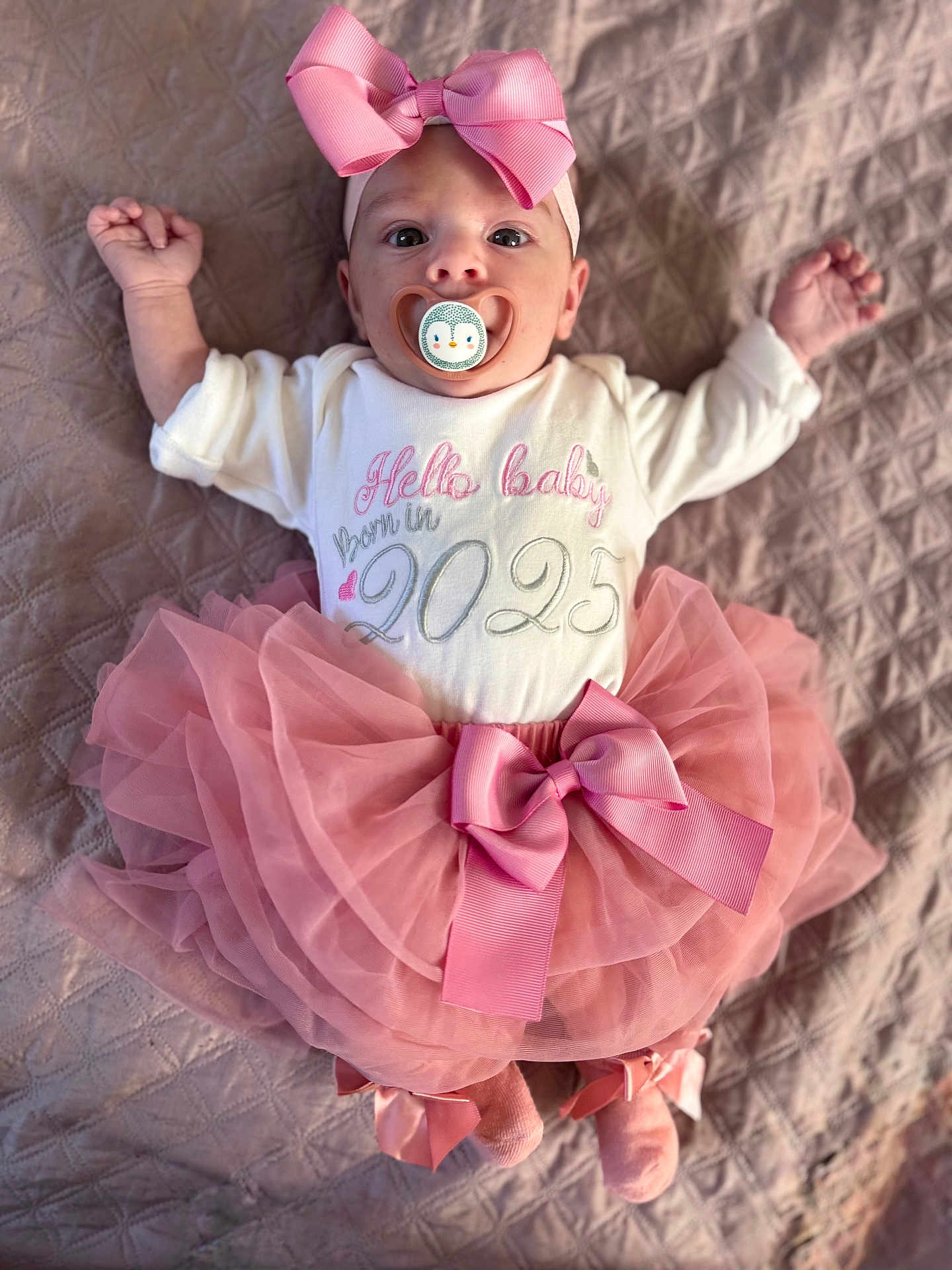 Clary participe au concours pour gagner de l'argent avec cette photo : baby, infant, tutu, pink_bow, pacifier, onesie, blanket, cute, lying_down, clothing, headband, newborn, child, soft_toys, portrait, adorable, sleepwear, happy, small_hands, baby_fashion