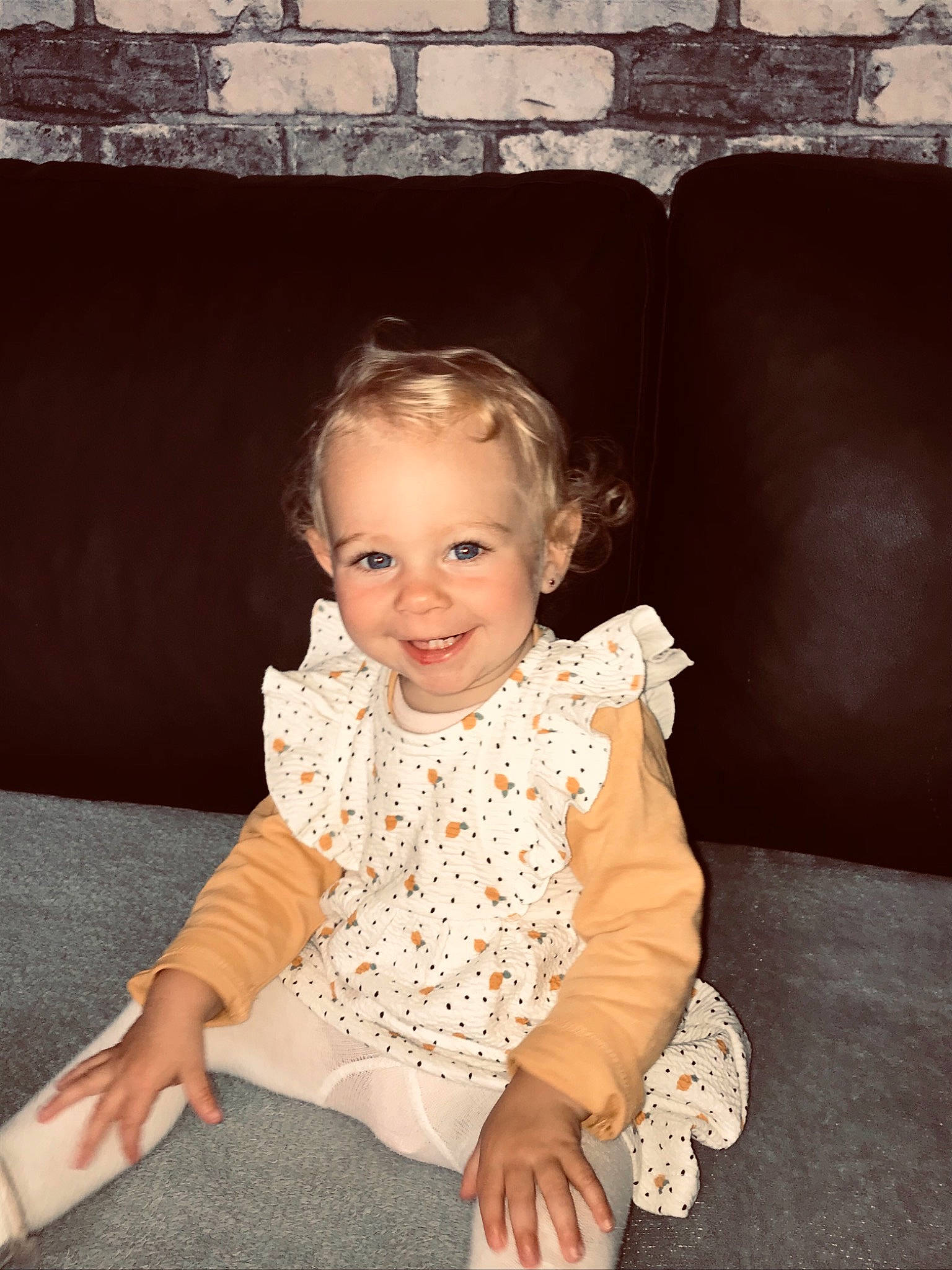 Noëhlya a rejoint le concours — aidez-le/la à gagner de superbes lots ! baby, baby_toddler_clothing, cheek, child, eye, face, facial_expression, flash_photography, flooring, fun, happy, head, joy, people, person, sitting, skin, sleeve, smile, standing