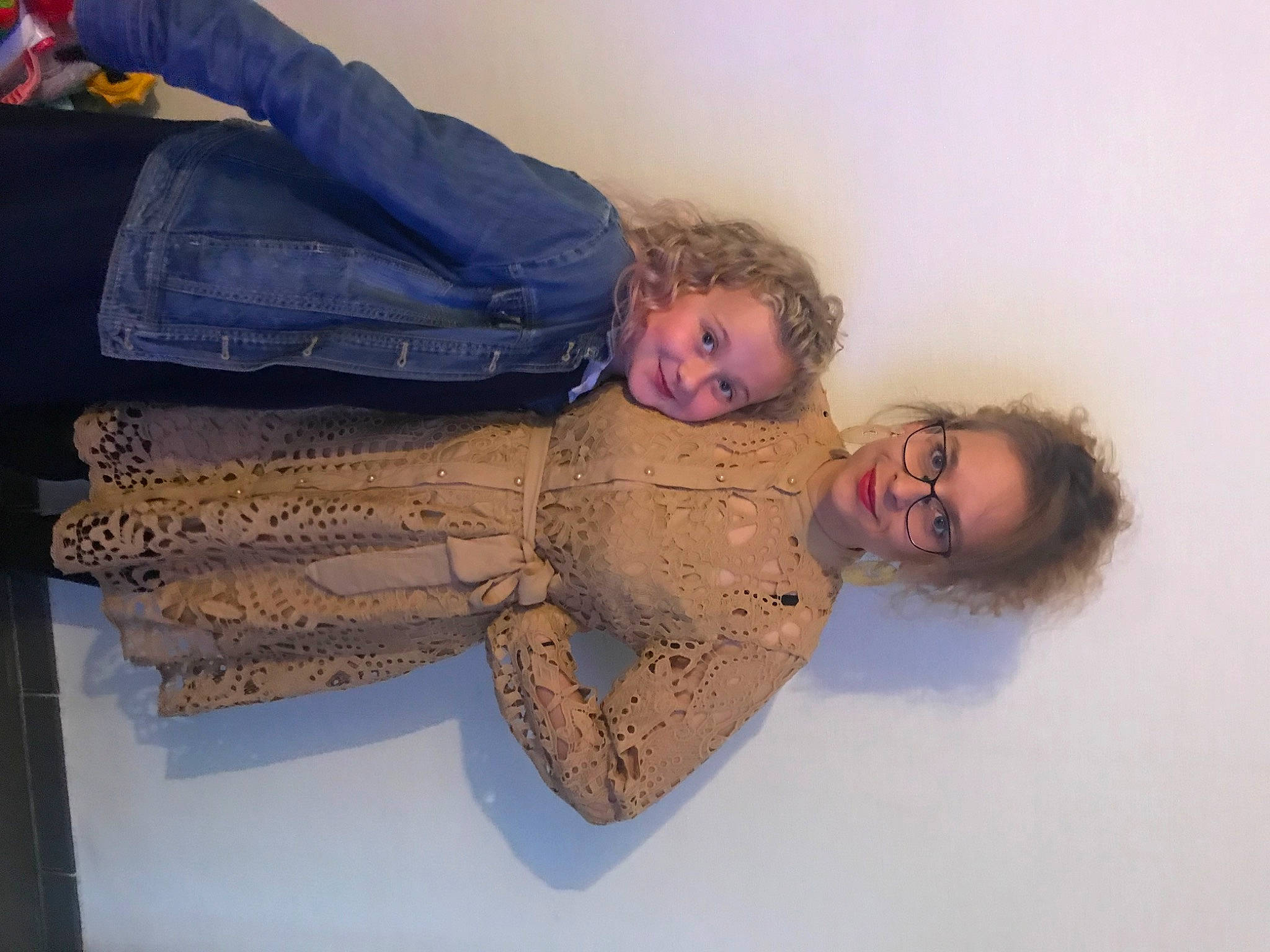 Loullya a rejoint le concours — aidez-le/la à gagner de superbes lots ! baby, child, comfort, fashion_design, fun, fur, happy, joy, linens, person, room, smile, textile, toddler, winter