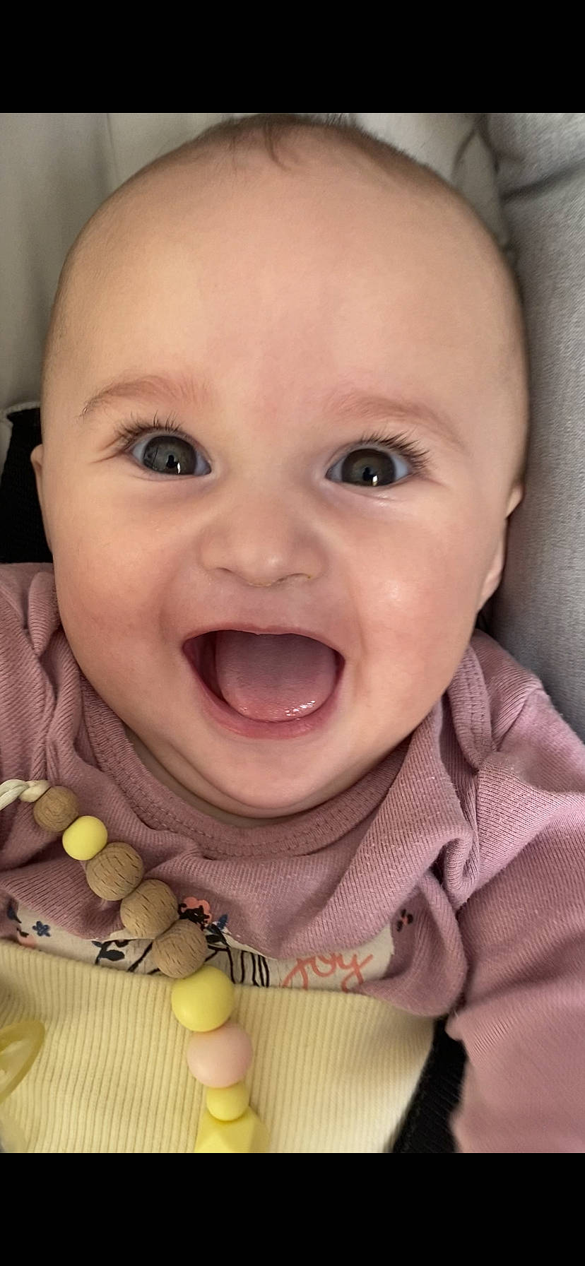 Maylis a rejoint le concours — aidez-le/la à gagner de superbes lots ! baby, cheek, chin, ear, eyebrow, eyelash, finger, forehead, gesture, happy, iris, jaw, lip, mouth, nose, person, pink, skin, smile, tongue