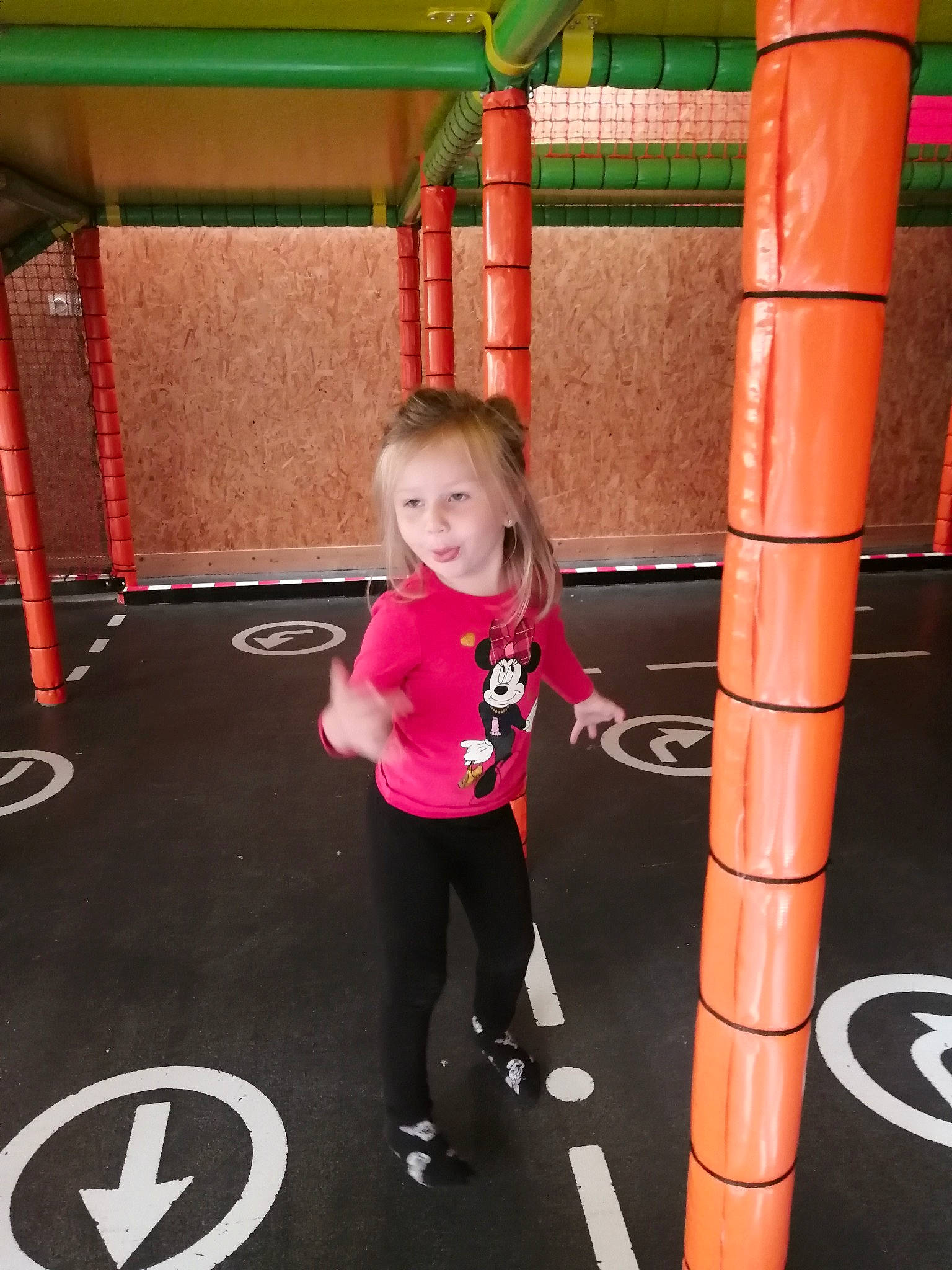 Naelle participe au concours pour gagner de l'argent avec cette photo : baby_toddler_clothing, beauty, child, chute, city, flooring, fun, leisure, magenta, outdoor_play_equipment, person, pink, playground, recreation, red, sleeve, smile, standing, t_shirt, toddler