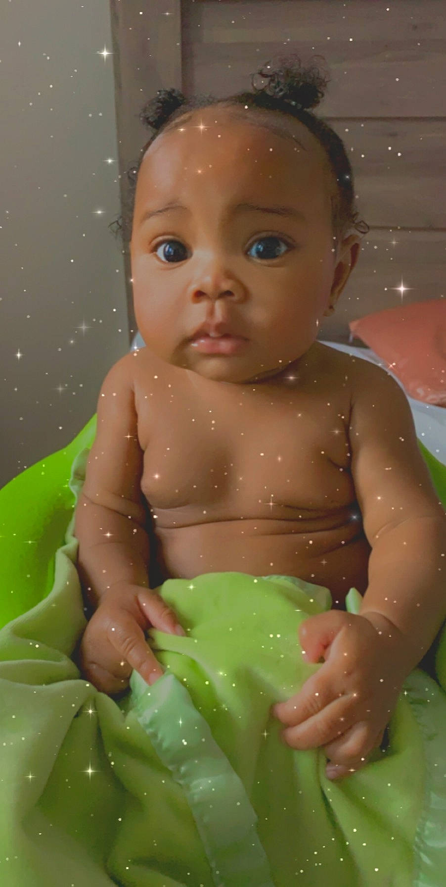 Harper is registered to the contest to win money with this photo: baby, baby_bathing, bathing, bathtub, cheek, child, eye, face, forehead, green, head, iris, person, skin, toddler, washing