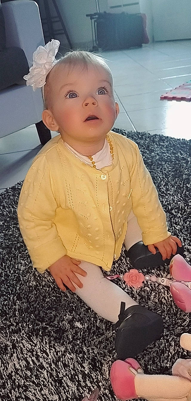 Oxana participe au concours pour gagner de l'argent avec cette photo : baby, baby_toddler_clothing, beauty, cheek, child, eye, finger, flooring, hairstyle, hand, happy, human, iris, lip, organ, person, pink, skin, sleeve, surprise