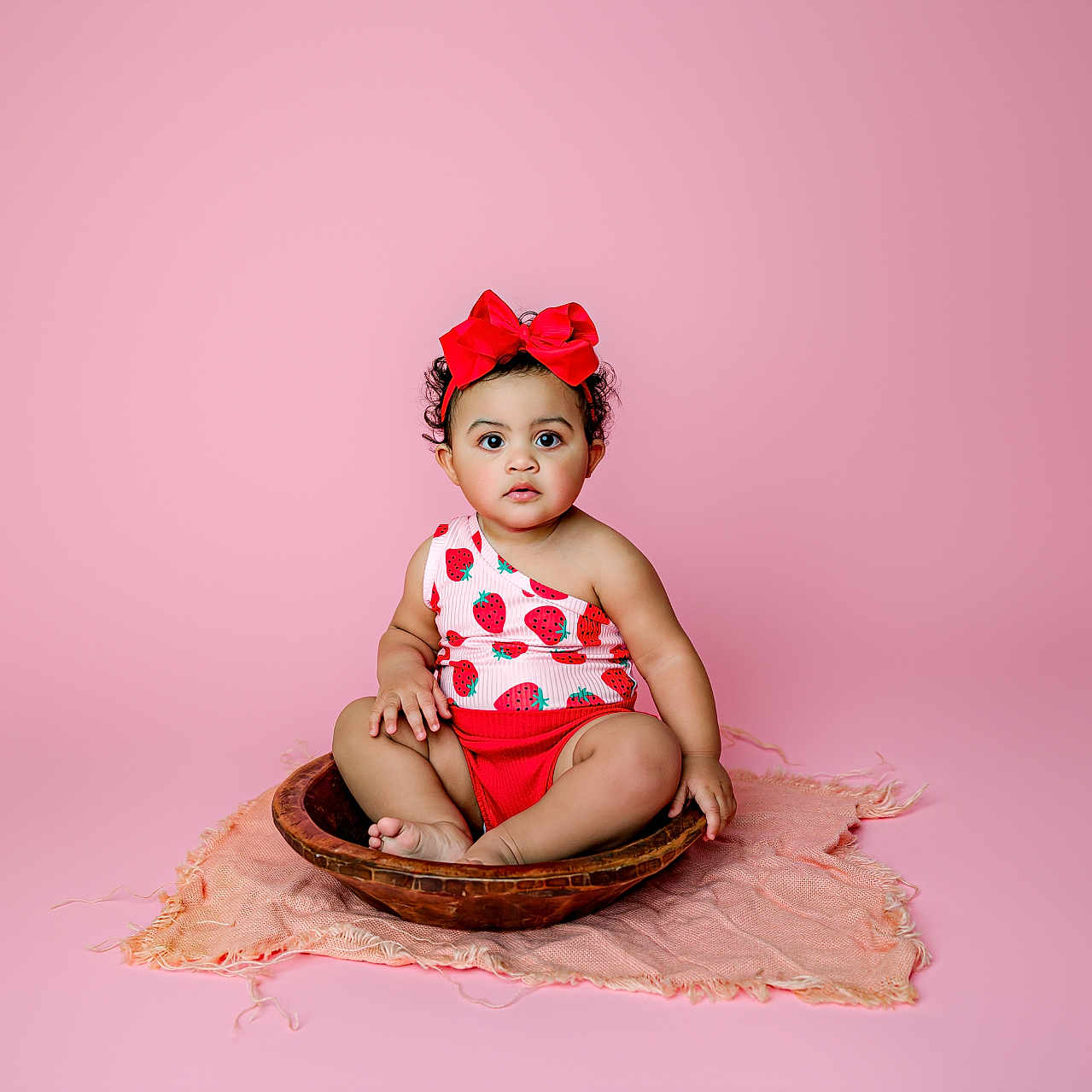 Kataleya is registered to the contest to win money with this photo: baby, basket, bodypart, bonnet, cap, clothing, dress, face, finger, flower, hand, happy, hat, head, person, photography, plant, portrait, sitting, smile