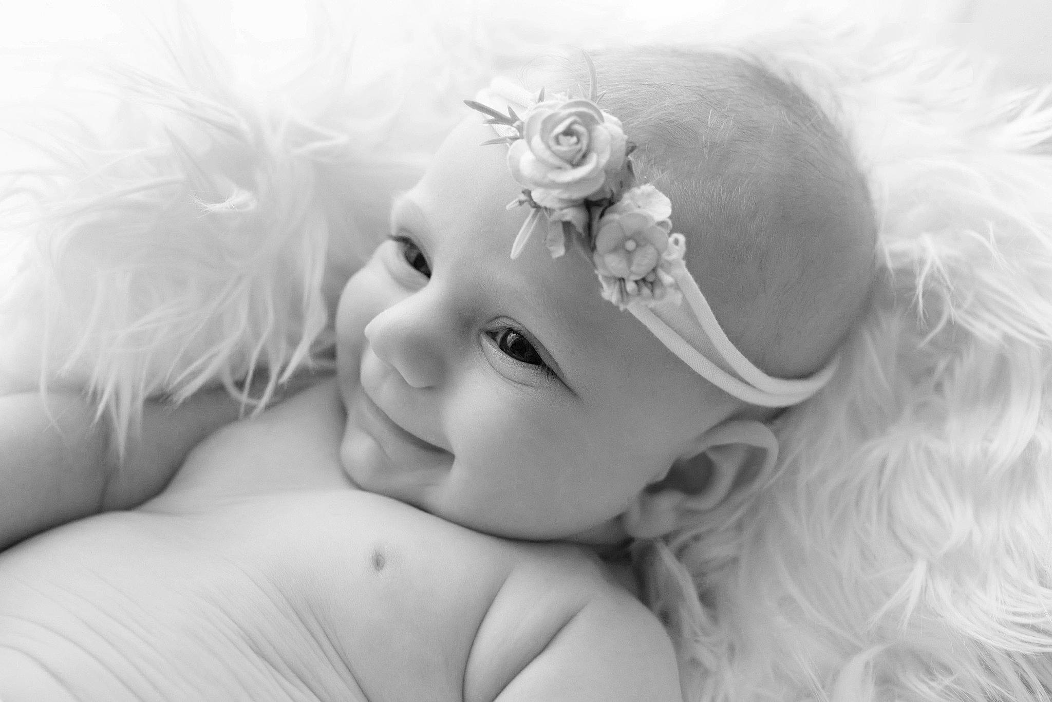 Emma a rejoint le concours — aidez-le/la à gagner de superbes lots ! arm, baby, comfort, dress, eye, eyebrow, eyelash, face, flash_photography, gesture, happy, hat, headpiece, headwear, iris, lip, person, petal, skin, smile