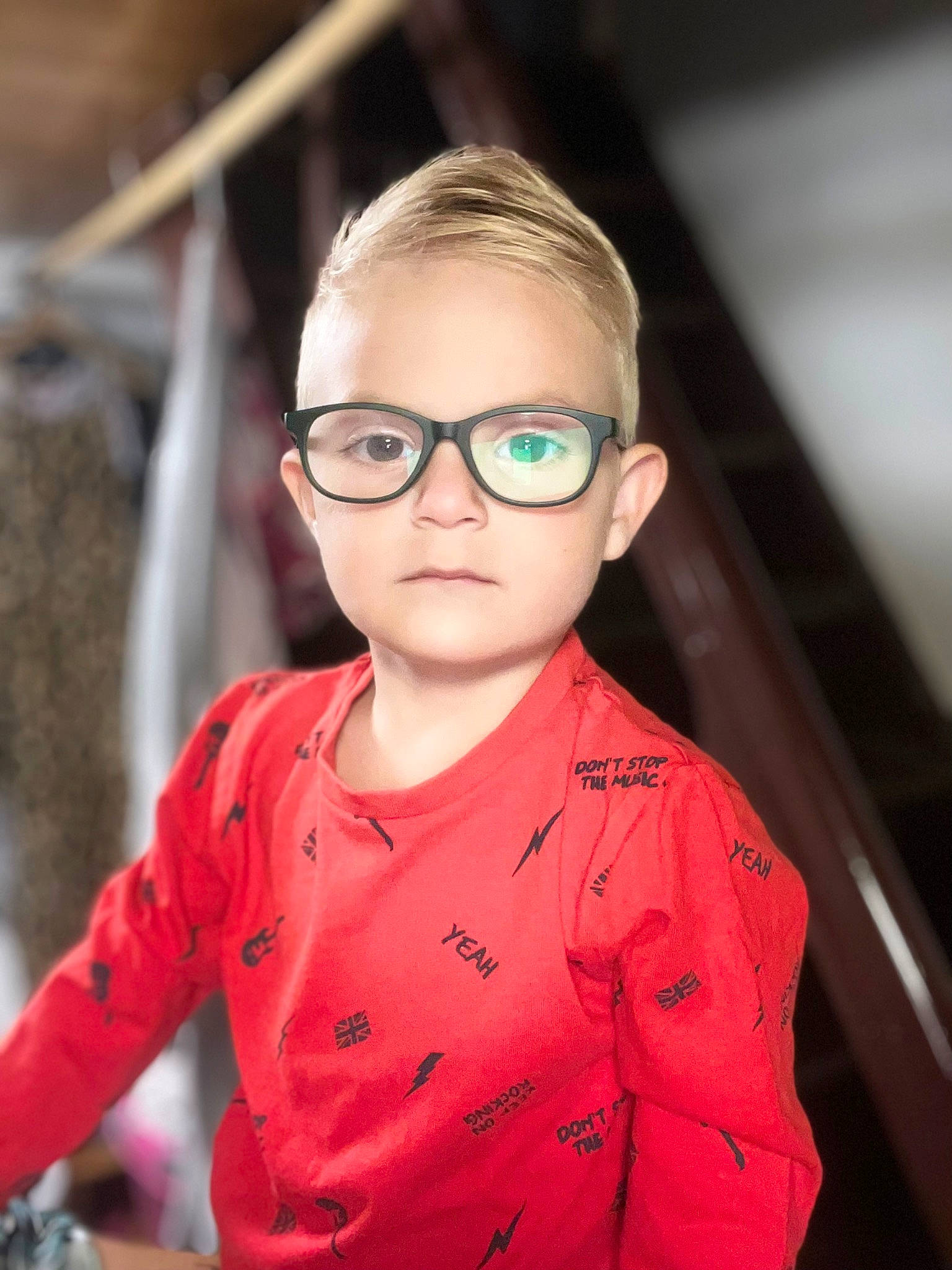 Mylhan a rejoint le concours — aidez-le/la à gagner de superbes lots ! blond, button, cheek, child, chin, eyewear, flash_photography, formal_wear, fun, glasses, hairstyle, happy, iris, lip, nose, person, skin, sleeve, standing, toddler