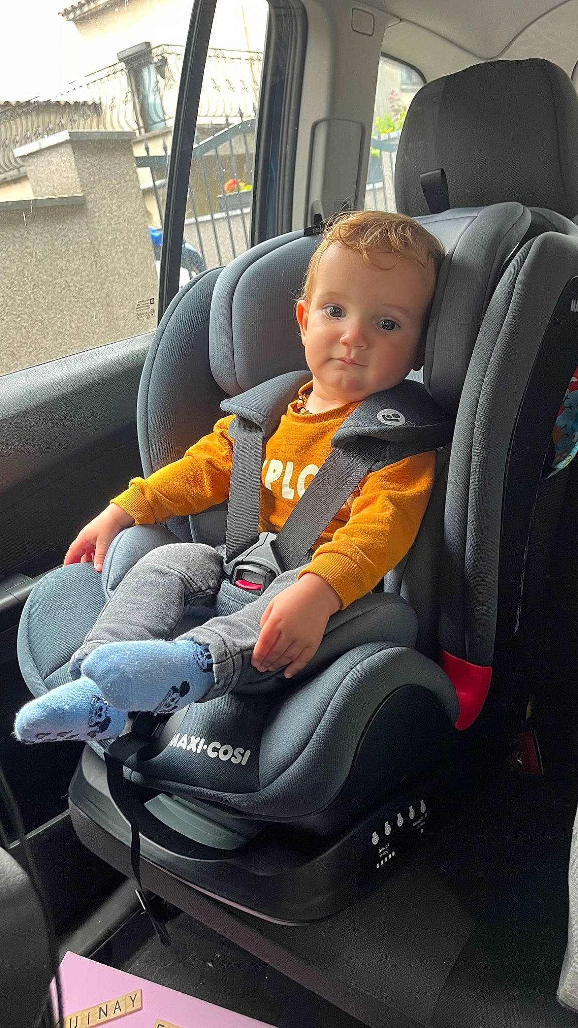 Nolan participe au concours pour gagner de l'argent avec cette photo : auto_part, automotive_design, car, car_seat, car_seat_cover, child, comfort, face, family_car, head_restraint, mode_of_transport, motor_vehicle, person, plant, seat_belt, steering_wheel, tire, toddler, vehicle, vehicle_door