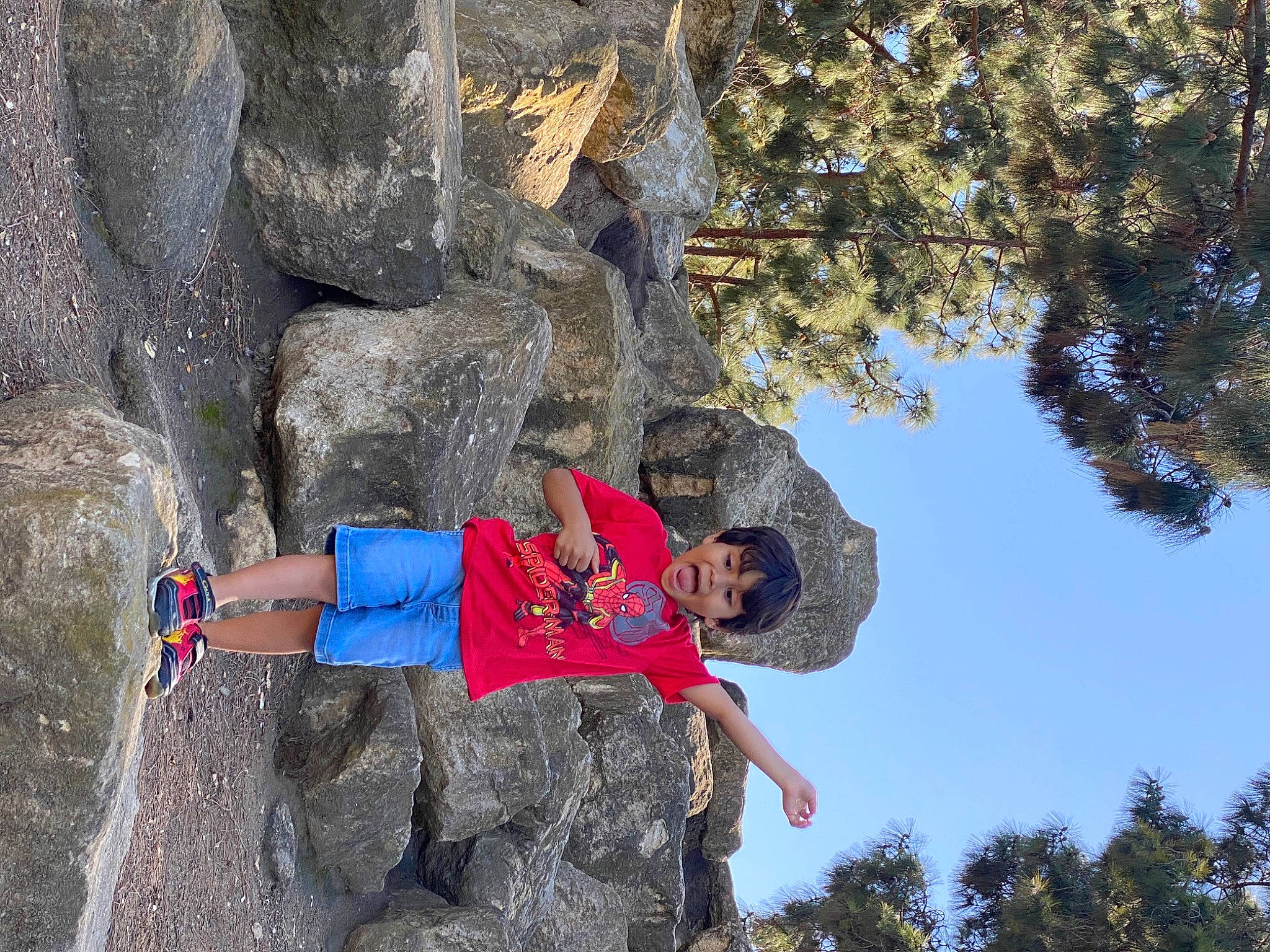 Martín is registered to the contest to win money with this photo: adventure, bedrock, electric_blue, footwear, fun, human_body, leg, leisure, outcrop, outdoor_shoe, people_in_nature, person, plant, recreation, sky, sneakers, sport_climbing, surprise, travel, tree