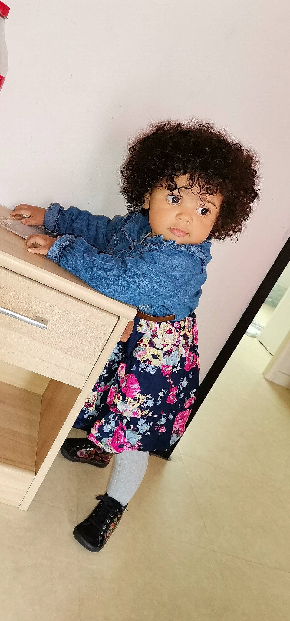 Syana participe au concours pour gagner de l'argent avec cette photo : black_hair, brown_hair, child, doll, footwear, furniture, hair, joint, leg, leggings, outerwear, person, pink, shoe, toddler, toy, wig