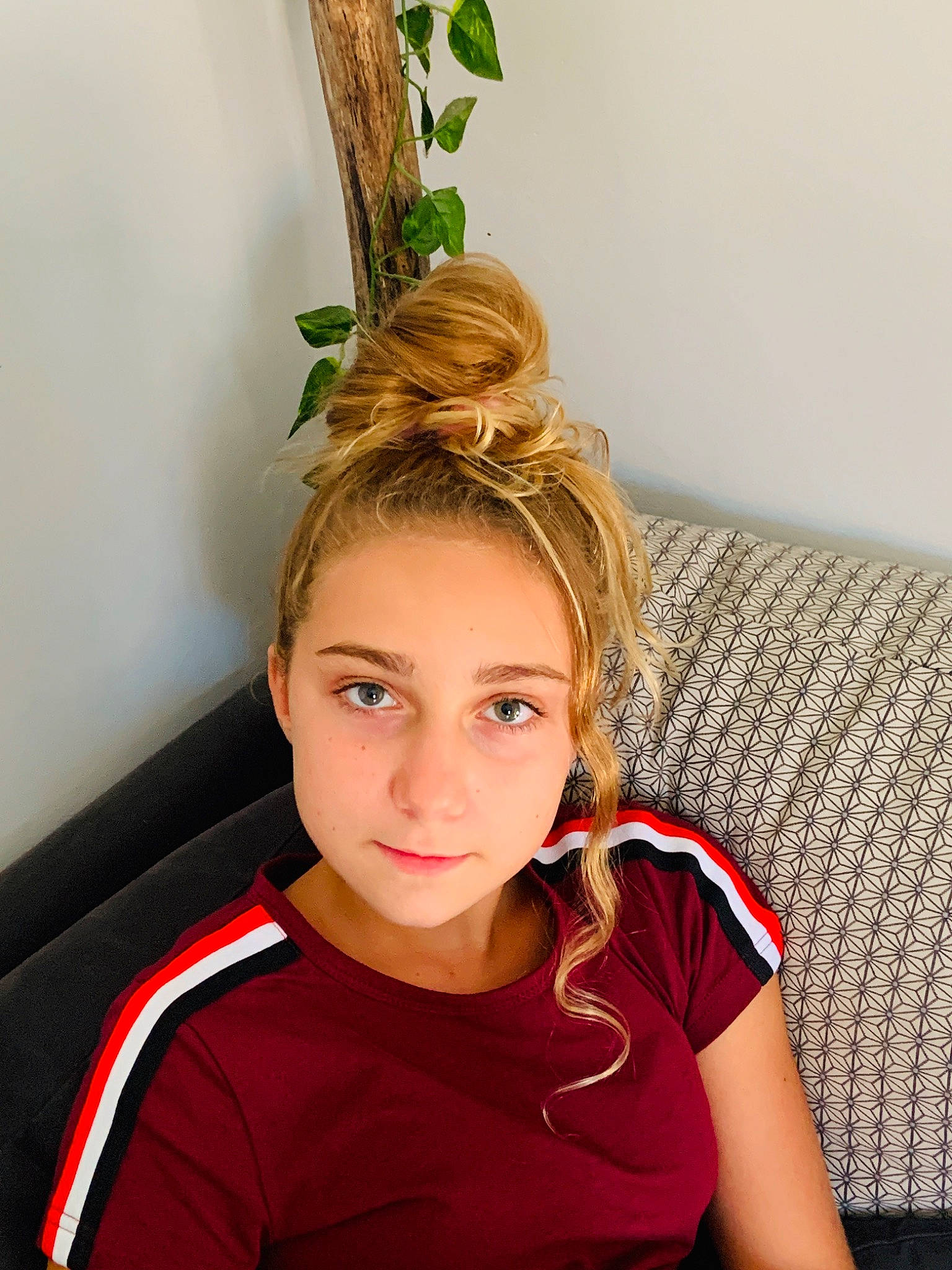 Ylana a rejoint le concours — aidez-le/la à gagner de superbes lots ! blond, ear, hair, hair_accessory, hair_coloring, hairstyle, long_hair, neck, person, pigtail