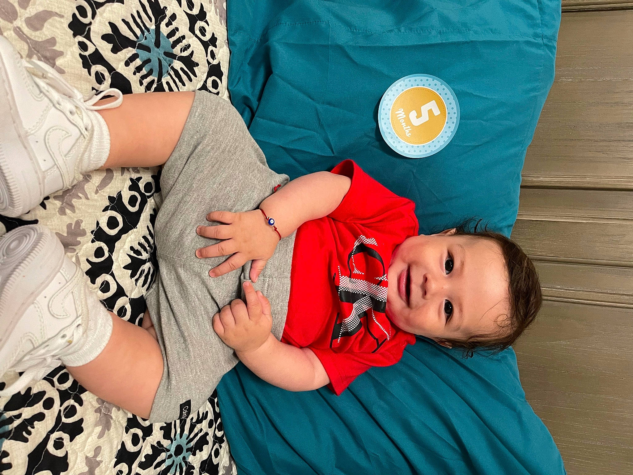 Fernando is registered to the contest to win money with this photo: arm, baby, baby_toddler_clothing, child, dress, finger, gesture, green, hand, happy, hat, joint, joy, pattern, person, pink, sleeve, textile, thigh, toddler