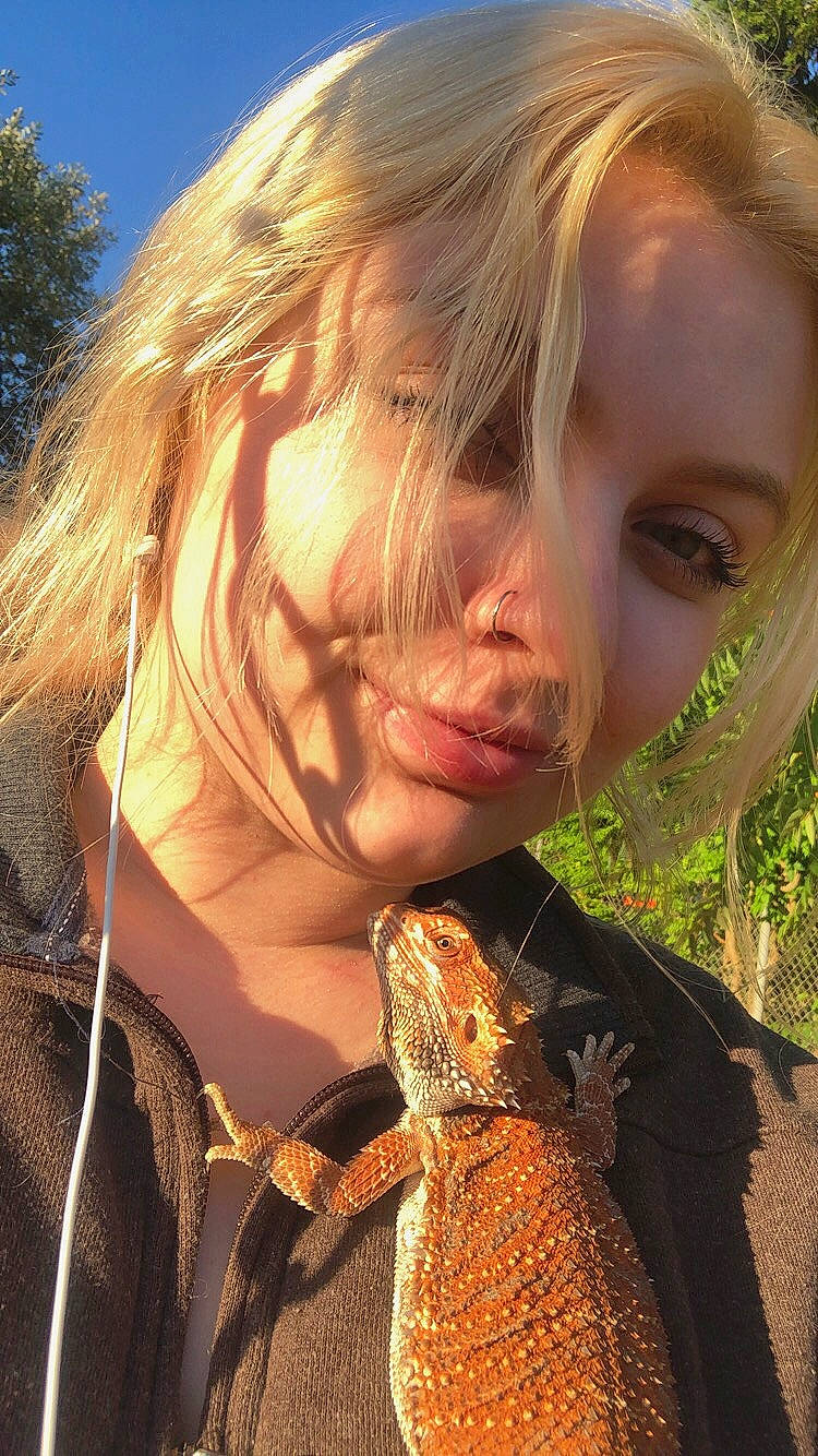 Dante joined the competition — help win amazing prizes! beauty, blond, cool, eye, fawn, feathered_hair, hair, hairstyle, lady, lip, long_hair, neck, nose, photography, portrait, smile, sunlight, surfer_hair