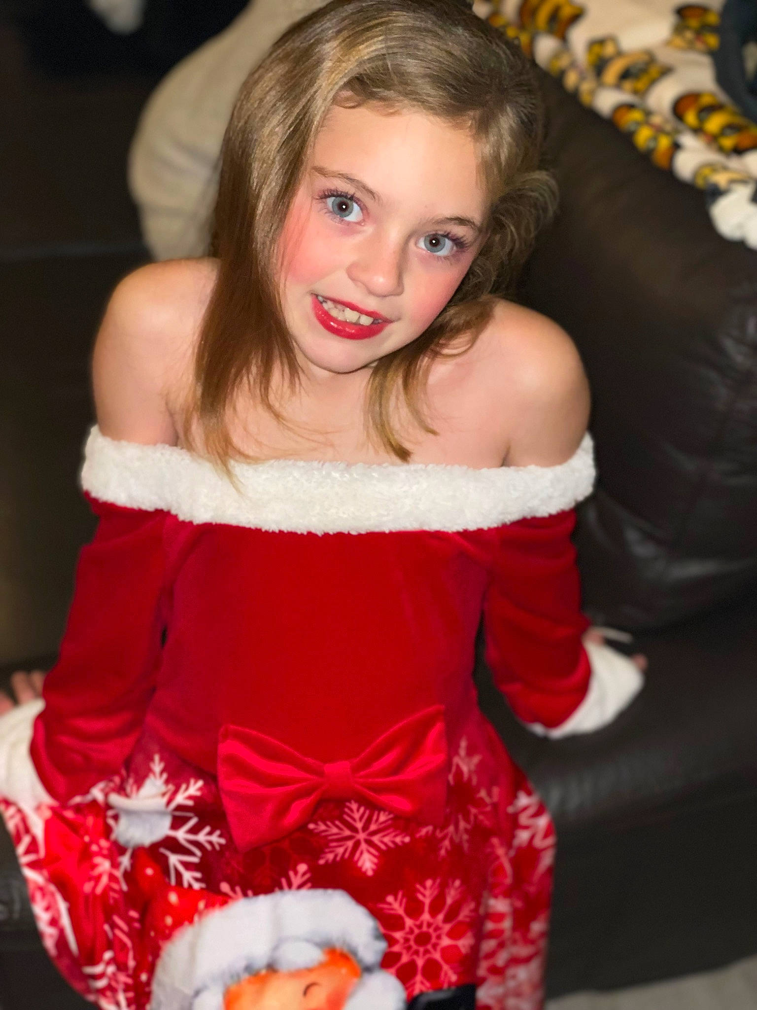 Zélia participe au concours pour gagner de l'argent avec cette photo : blond, child, event, eyelash, fashion_design, fashion_model, flash_photography, formal_wear, hair, hairstyle, head, human_leg, joy, lip, long_hair, makeover, person, shoulder, sleeve, smile