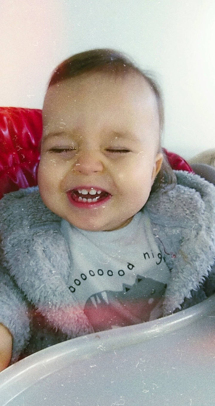 Lyvio a rejoint le concours — aidez-le/la à gagner de superbes lots ! baby, baby_toddler_clothing, cheek, ear, eye, eyebrow, eyelash, finger, happy, iris, jaw, lip, mouth, neck, nose, outerwear, person, skin, sleeve, smile