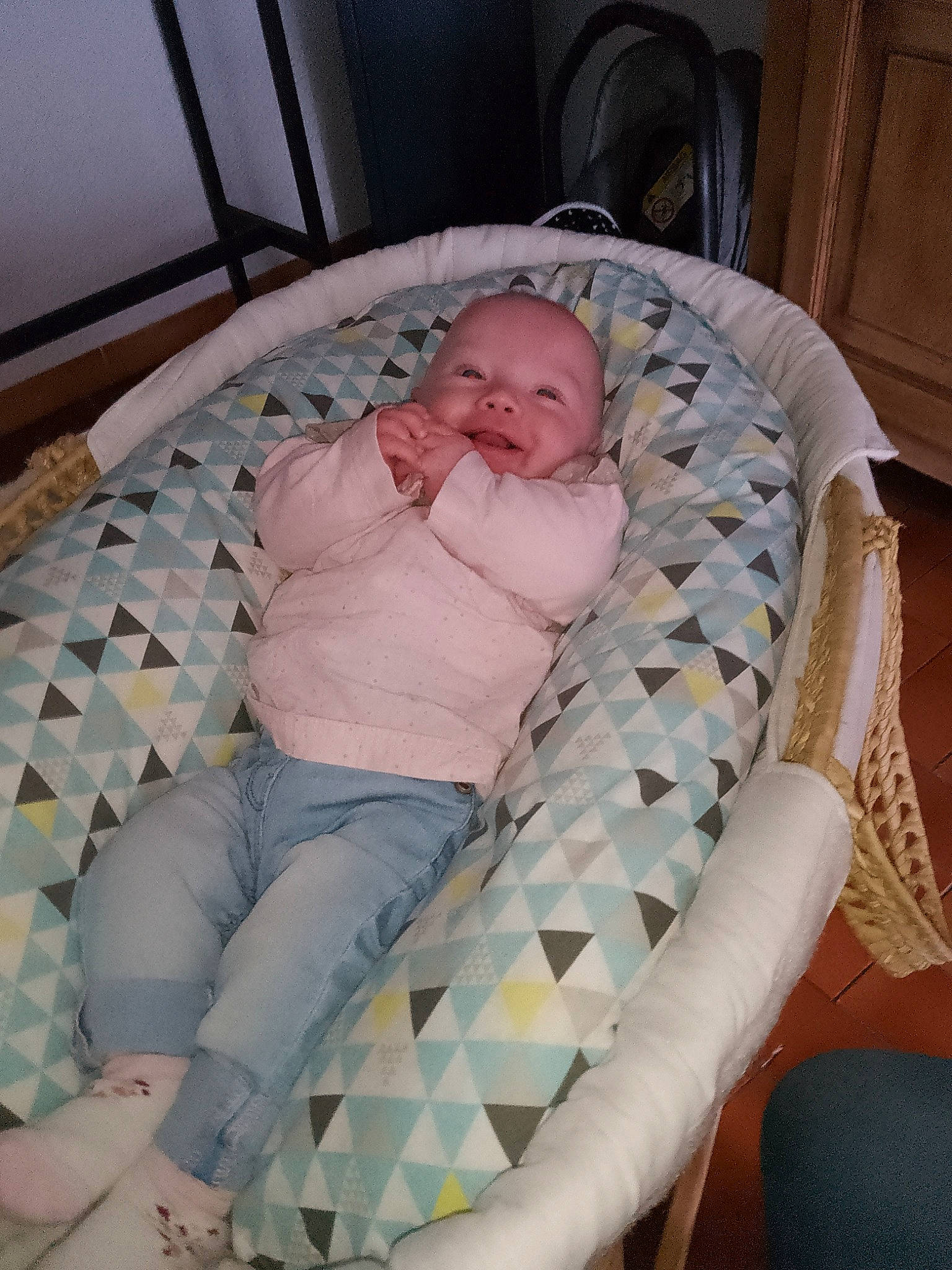 Maëlia a rejoint le concours — aidez-le/la à gagner de superbes lots ! baby, baby_products, baby_safety, baby_toddler_clothing, bedtime, child, comfort, event, infant_bed, linens, pattern, person, product, room, thumb, toddler