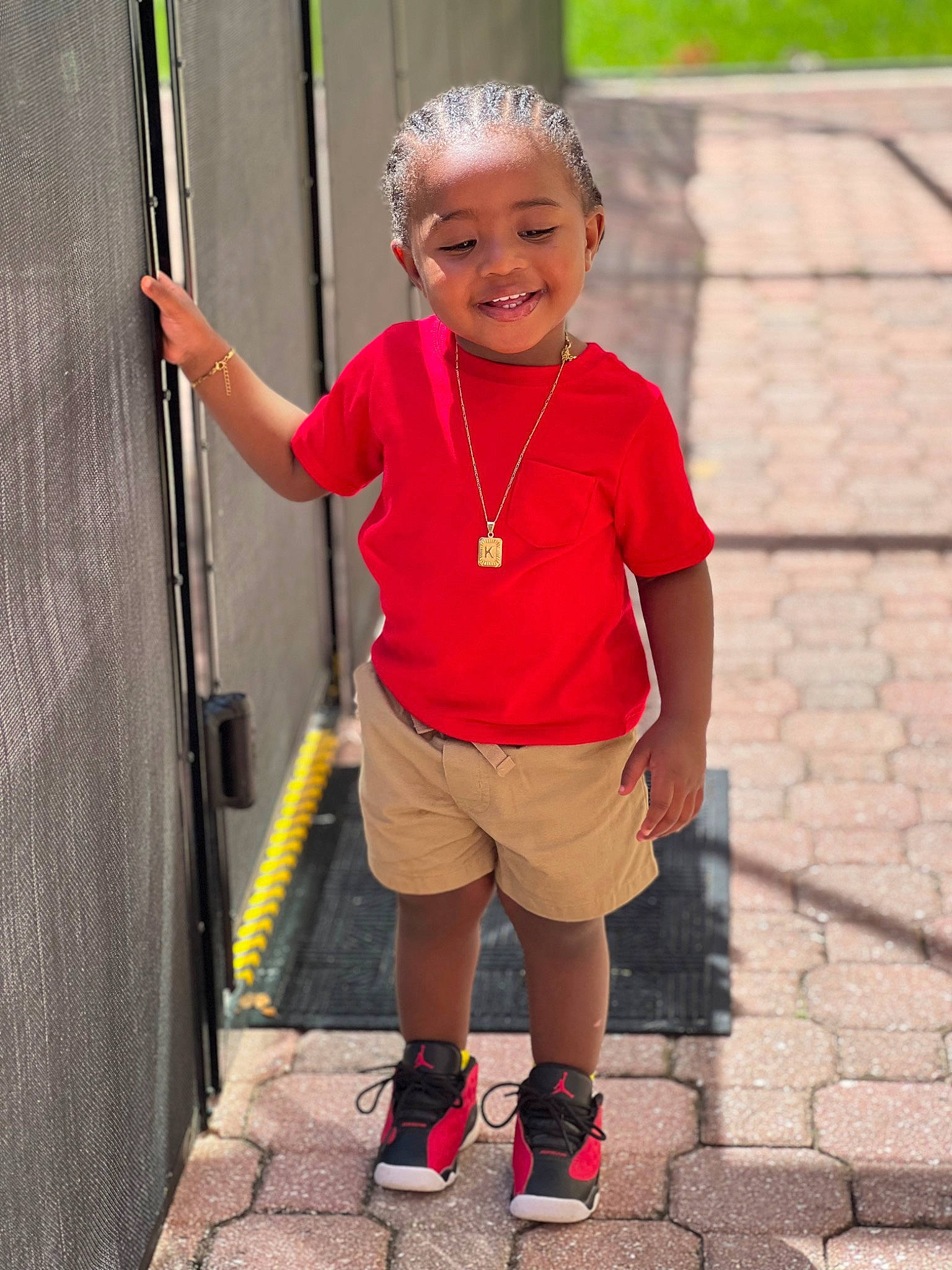 Kaidence is registered to the contest to win money with this photo: child, electric_blue, face, fun, grass, happy, human_leg, joy, leg, leisure, magenta, person, pink, recreation, road_surface, shorts, shoulder, smile, standing, t_shirt