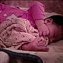 Farah a rejoint le concours — aidez-le/la à gagner de superbes lots ! baby, sleeping, blanket, pink_clothing, bed, bedding, face, hand, infant, cute, cozy, resting, child, indoors, soft_lighting, portrait, newborn, peaceful, wrapped, sleep