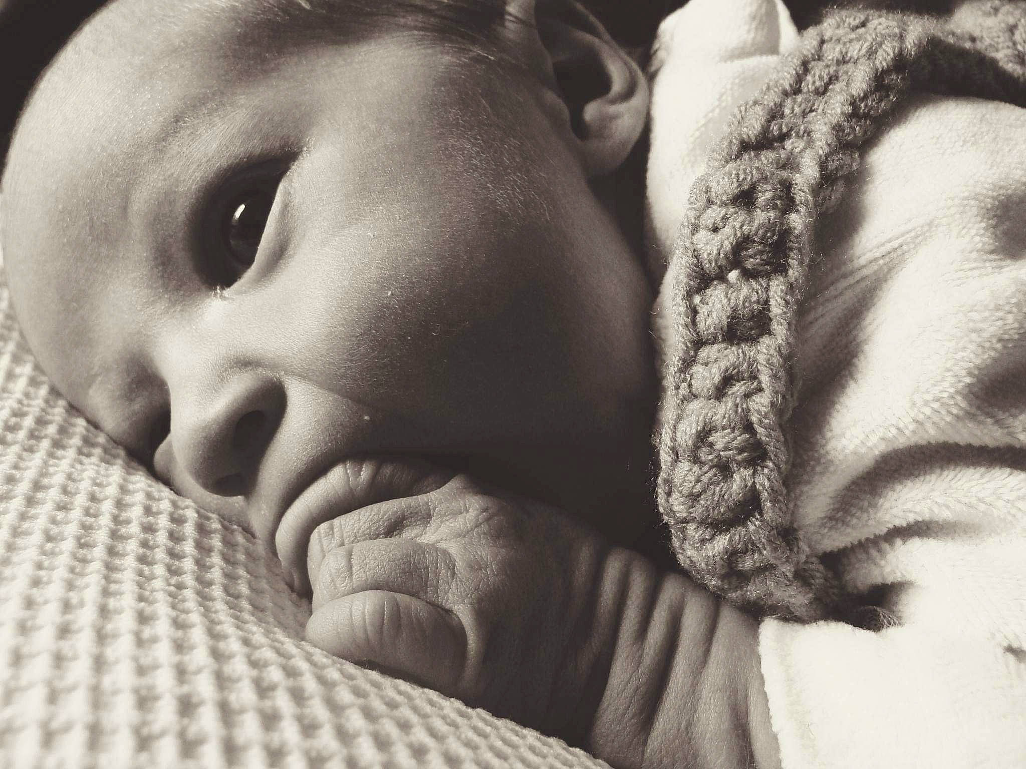 Sienna participe au concours pour gagner de l'argent avec cette photo : baby, cheek, comfort, eyebrow, eyelash, facial_expression, finger, flash_photography, gesture, hand, happy, human_body, iris, lip, mammal, mouth, nose, person, skin, smile