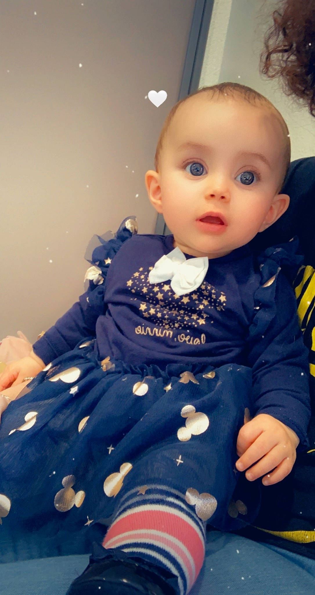 Arya participe au concours pour gagner de l'argent avec cette photo : baby, baby_toddler_clothing, blond, cheek, collar, day_dress, doll, dress, electric_blue, embellishment, eyelash, fashion_design, formal_wear, human_body, iris, one_piece_garment, pattern, person, skin, sleeve