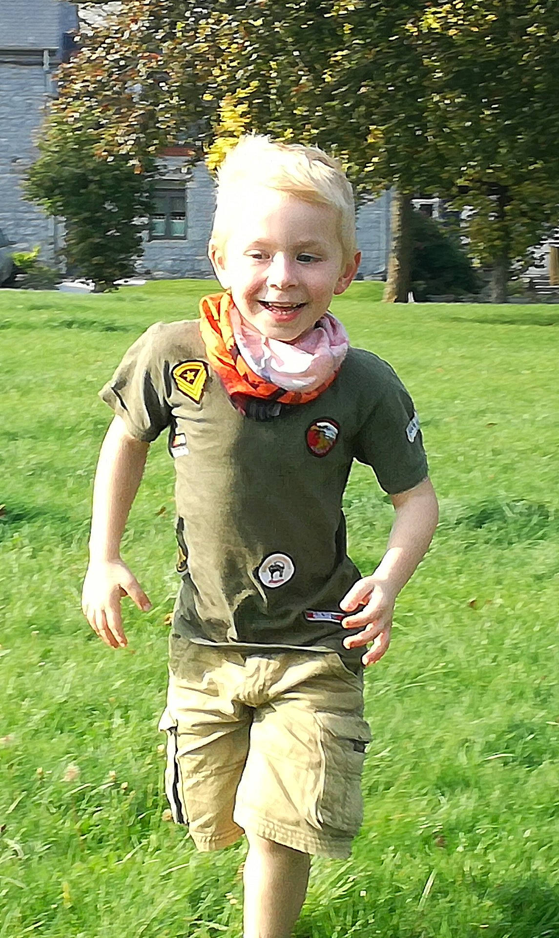Aaron participe au concours pour gagner de l'argent avec cette photo : boy, child, fun, grass, joy, lawn, person, plant, play, recreation, smile, standing, summer, toddler, tree, vacation
