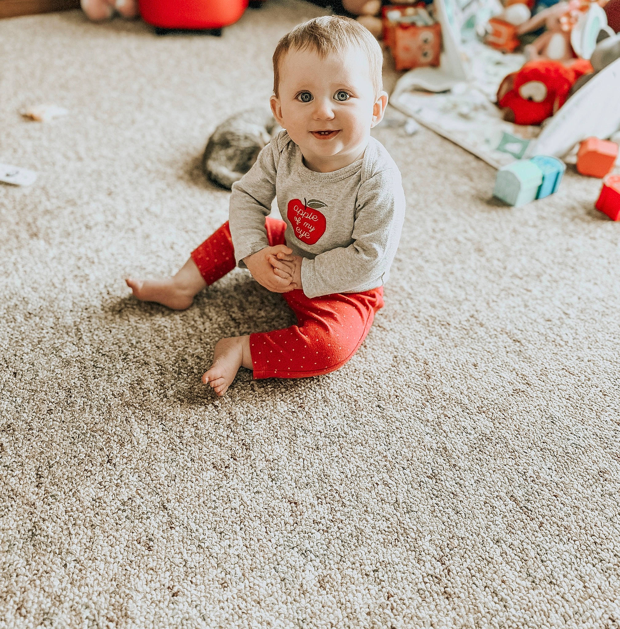 Rini is registered to the contest to win money with this photo: baby, baby_toddler_clothing, child, crawling, floor, flooring, foot, fun, grass, happy, human_leg, joy, leisure, people, people_in_nature, person, sitting, skin, sleeve, smile