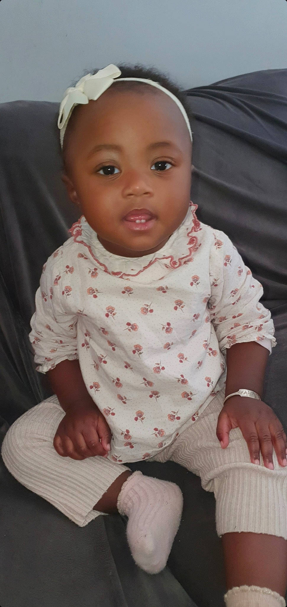 Ariane participe au concours pour gagner de l'argent avec cette photo : baby, baby_toddler_clothing, cheek, child, collar, comfort, dress_shirt, face, facial_expression, finger, hairstyle, human, joint, lip, organ, person, pink, skin, sleeve, toddler