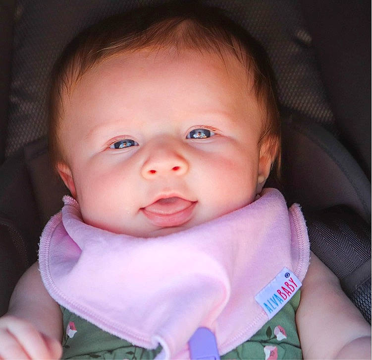 élodie a rejoint le concours — aidez-le/la à gagner de superbes lots ! baby, baby_carriage, baby_products, baby_toddler_clothing, cheek, child, comfort, ear, eyelash, finger, flash_photography, happy, iris, lip, mouth, nail, nose, person, sitting, skin