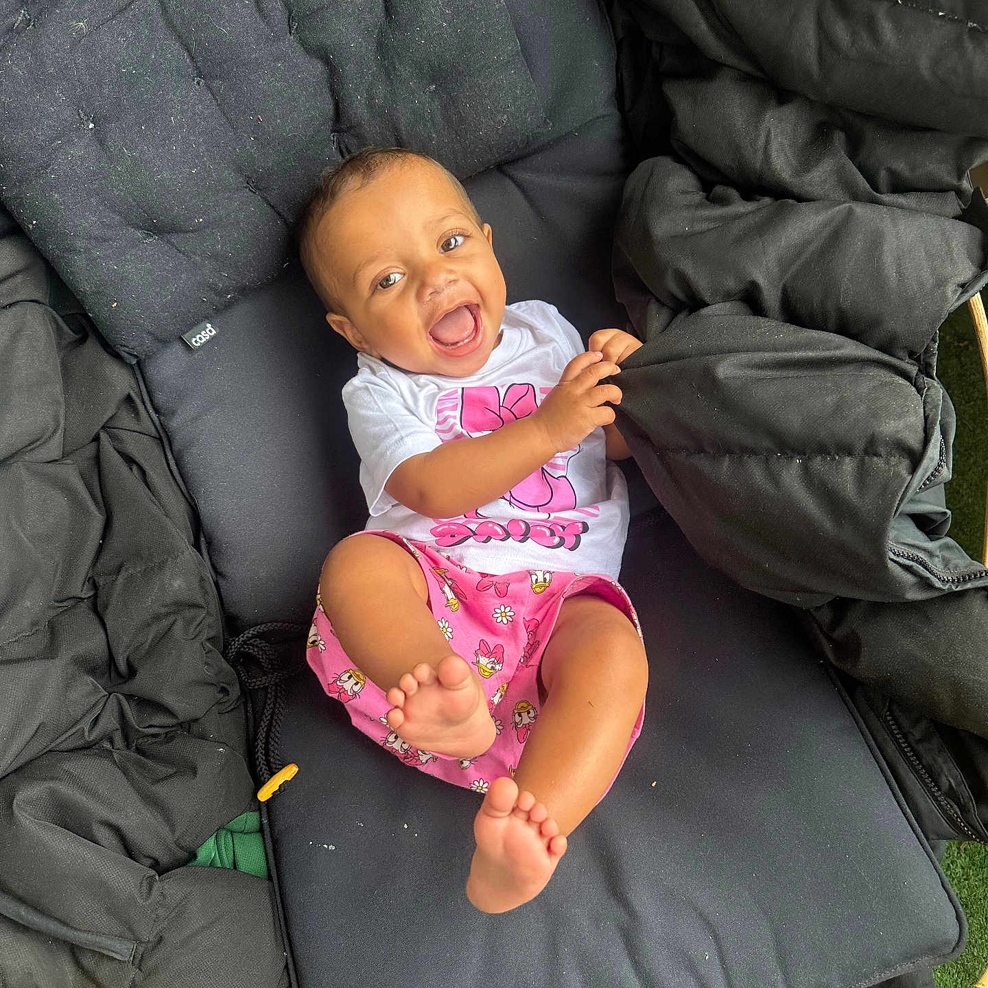 Keyline participe au concours pour gagner de l'argent avec cette photo : baby, barefoot, black, chair, child, clothing, cushion, cute, foot, green, happy, indoor, jacket, person, pink, portrait, shirt, shorts, smiling, toddler