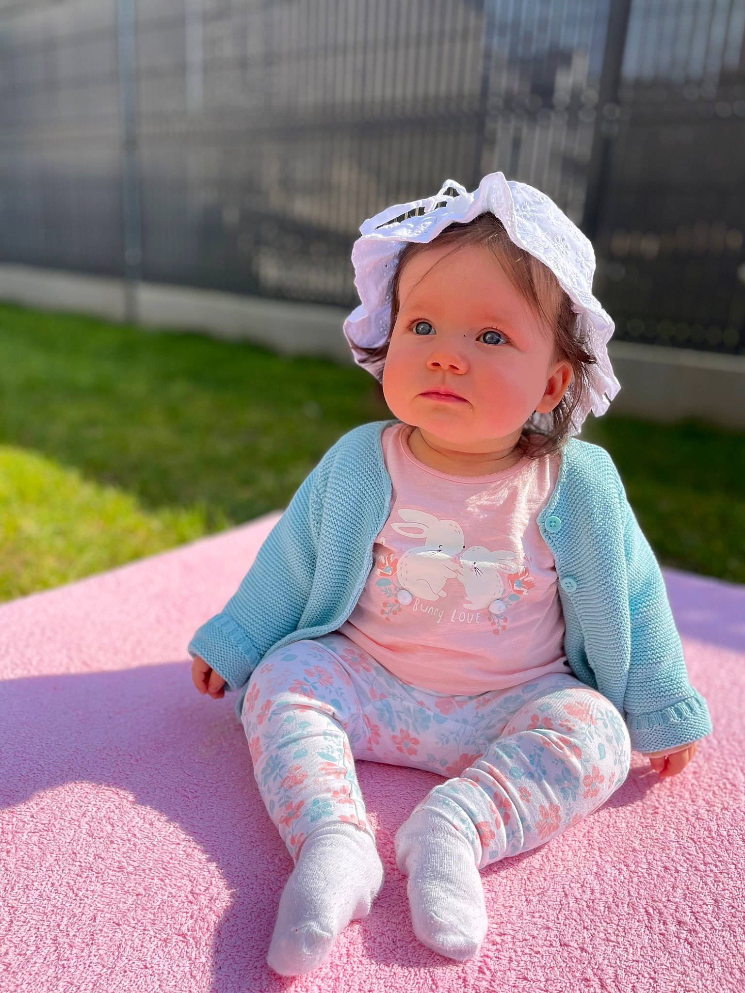Lyana participe au concours pour gagner de l'argent avec cette photo : baby, baby_toddler_clothing, cap, cheek, child, chin, cool, eye, face, fun, grass, happy, headgear, headwear, leisure, lip, person, pink, recreation, skin