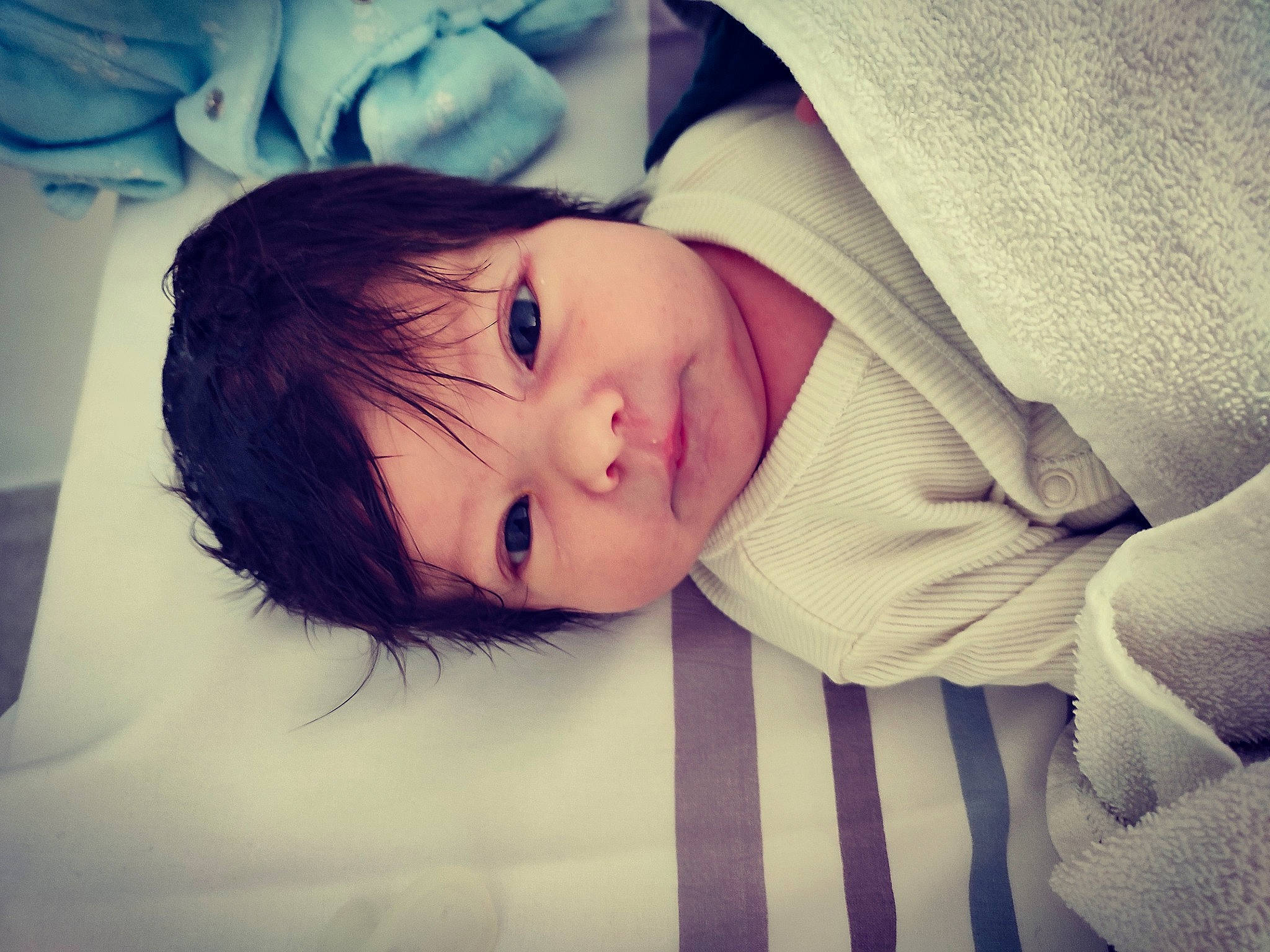 Alix a rejoint le concours — aidez-le/la à gagner de superbes lots ! baby, baby_toddler_clothing, cheek, child, chin, cloud, comfort, cool, eyebrow, eyelash, face, flash_photography, happy, iris, lip, nose, person, skin, sleeve, tints_and_shades