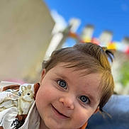 Milady a rejoint le concours — aidez-le/la à gagner de superbes lots ! baby, child, smiling, face, blue_eyes, outdoor, blurred_background, cute, portrait, clothing, bunny_print, happy, infant, person, head, skin, hair, daylight, closeup, cheerful