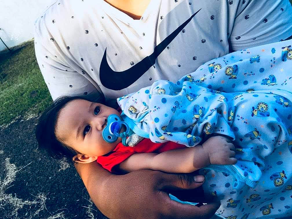 Eden a rejoint le concours — aidez-le/la à gagner de superbes lots ! baby, beauty, black_hair, blue, child, cool, electric_blue, happy, leisure, person, photography, plant, play, skin, smile, textile, toddler, water