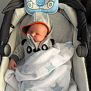 Nael participe au concours pour gagner de l'argent avec cette photo : baby, blanket, blue, car_seat, cozy, hand, hood, hoodie, infant, newborn, nursery, panda_design, peaceful, pillow, portrait, sleeping, soft_fabric, stars_pattern, stroller, white