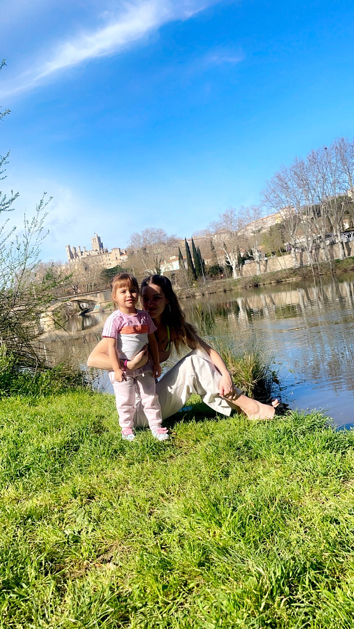 Ruby participe au concours pour gagner de l'argent avec cette photo : branch, cloud, forest, grass, grass_family, grassland, happy, joy, lake, landscape, leisure, meadow, natural_landscape, people_in_nature, person, plant, sitting, sky, sunlight, tree