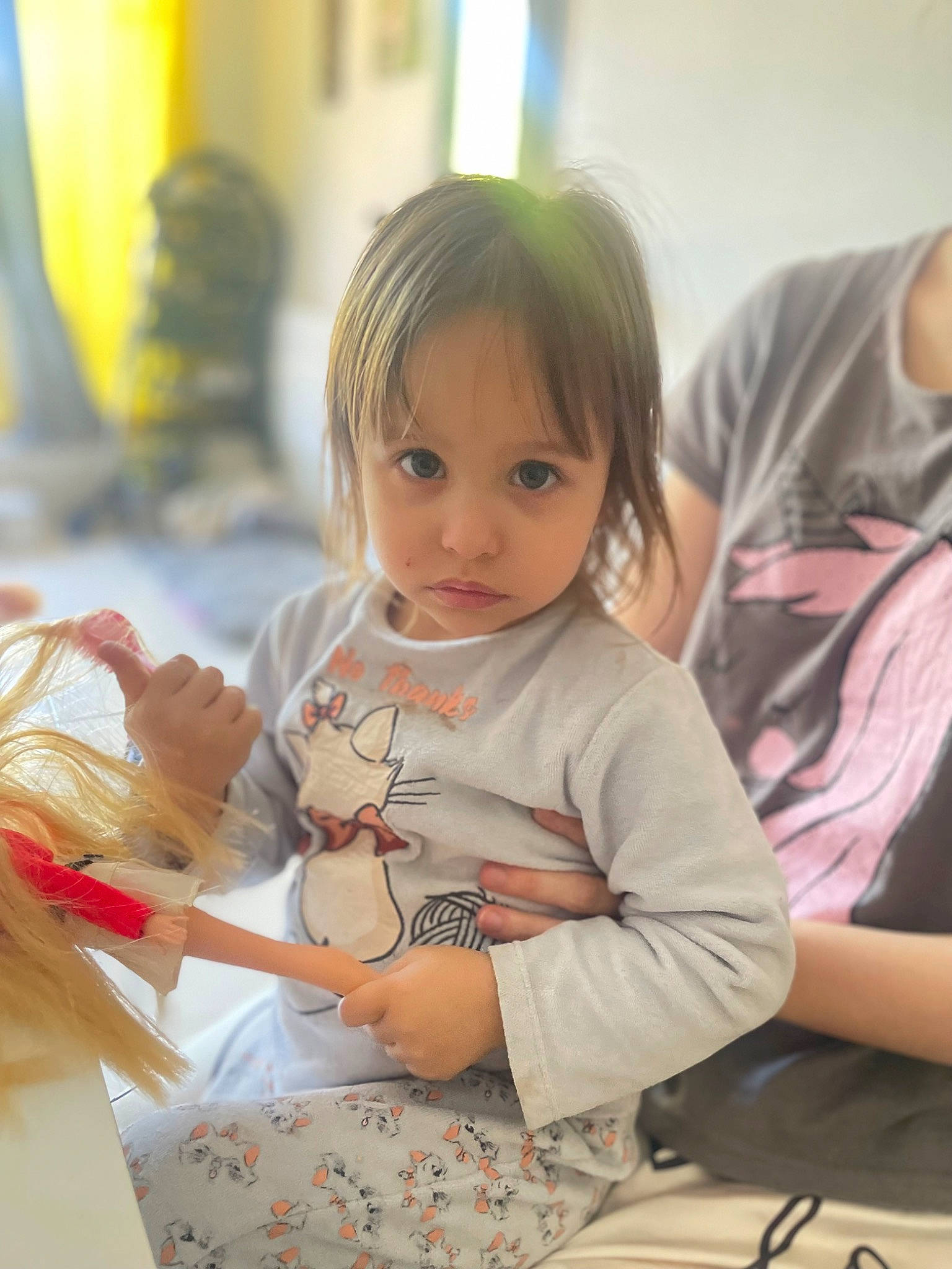 Ruby participe au concours pour gagner de l'argent avec cette photo : chair, child, event, finger, fun, happy, homework, learning, leisure, office_supplies, person, play, room, sharing, sitting, t_shirt, table, toddler, vacation, visual_arts