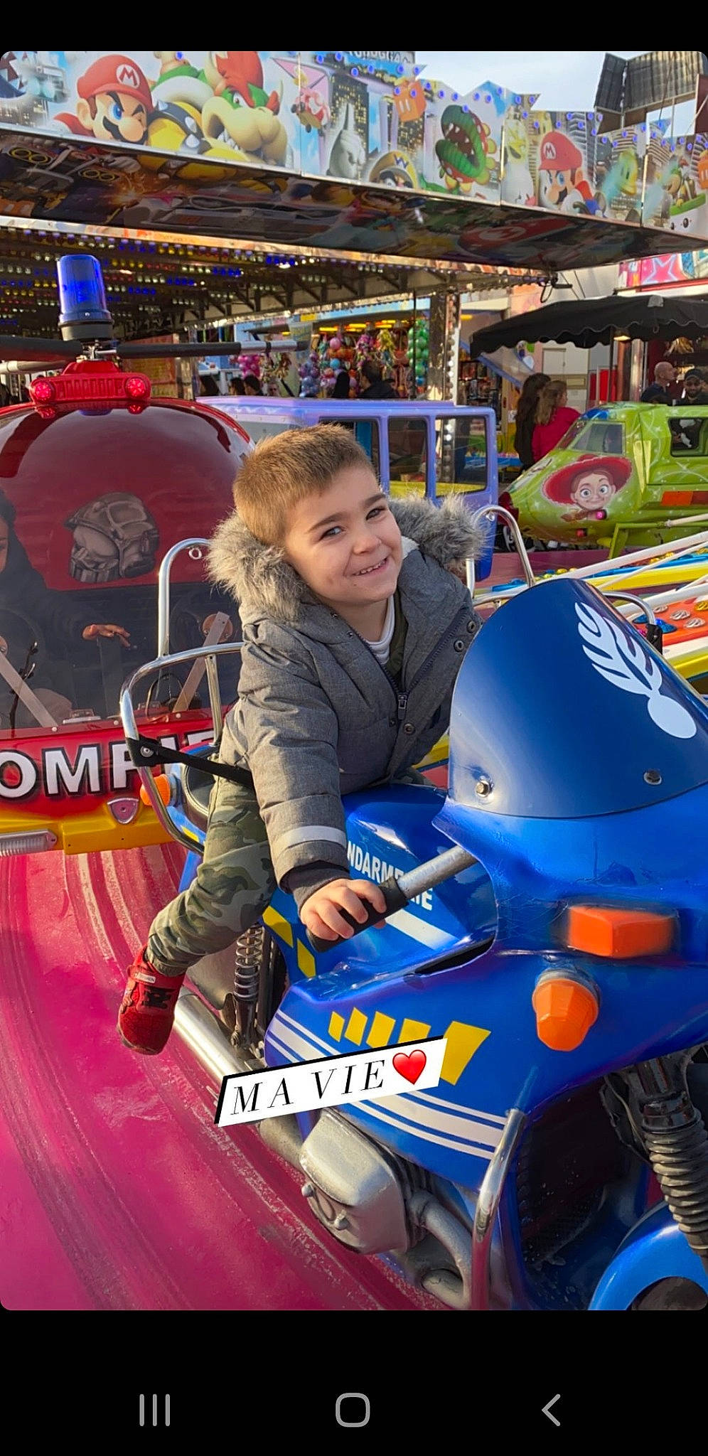 Mattéo participe au concours pour gagner de l'argent avec cette photo : automotive_design, automotive_exterior, automotive_lighting, automotive_tire, event, fender, fun, headlamp, helmet, jacket, joy, leisure, motor_vehicle, person, personal_protective_equipment, product, racing, recreation, smile, snapshot