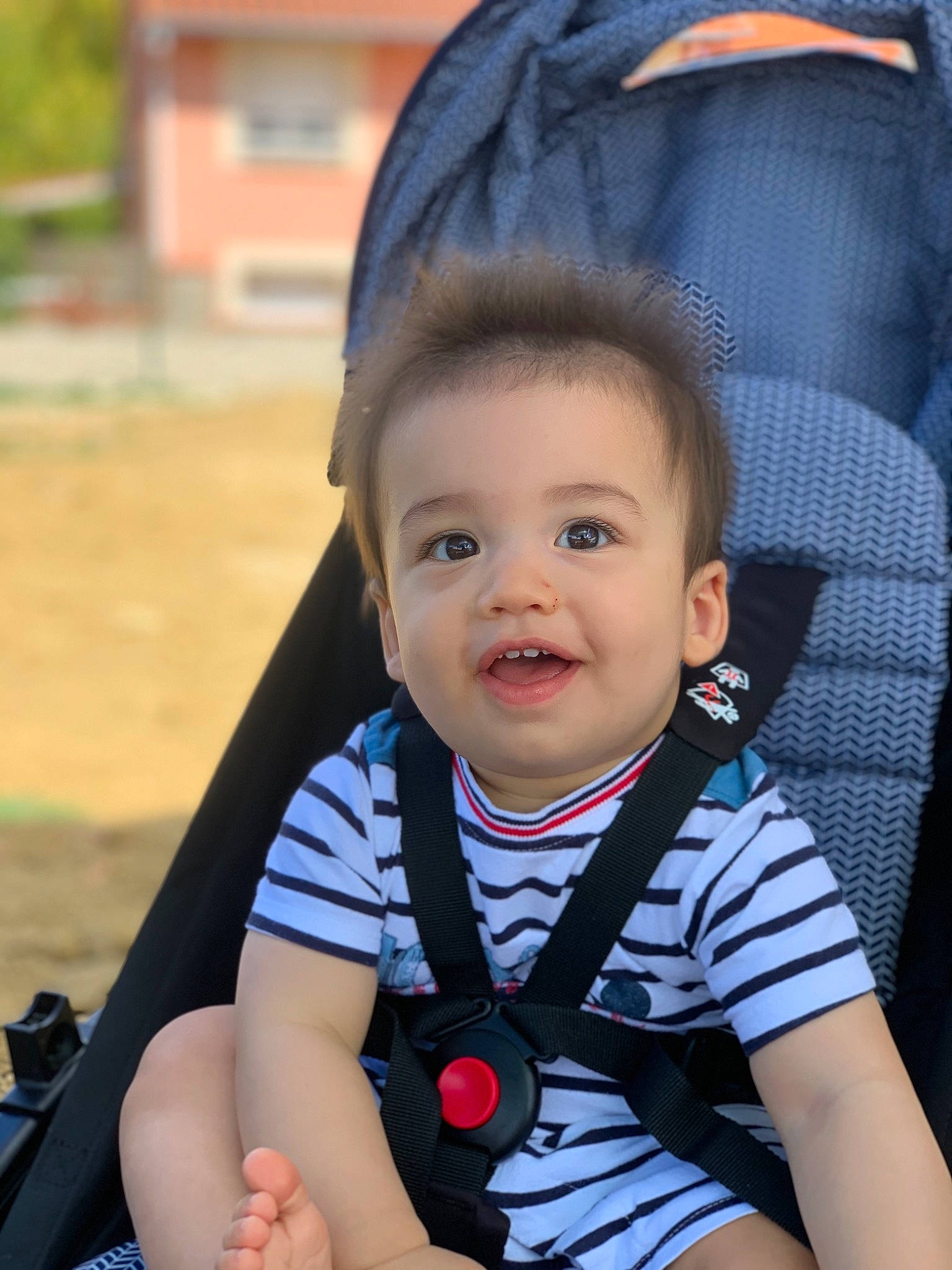 Marius a rejoint le concours — aidez-le/la à gagner de superbes lots ! baby, baby_carriage, baby_products, car_seat, cheek, child, person, product, sitting, skin, toddler, vacation