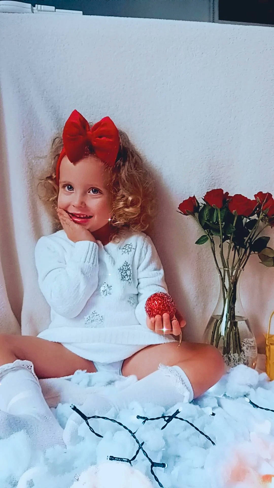 Antiela participe au concours pour gagner de l'argent avec cette photo : baby_toddler_clothing, beauty, child, doll, dress, eyelash, flower, flowerpot, happy, headpiece, joy, lip, long_hair, person, petal, pink, plant, rose, smile, textile