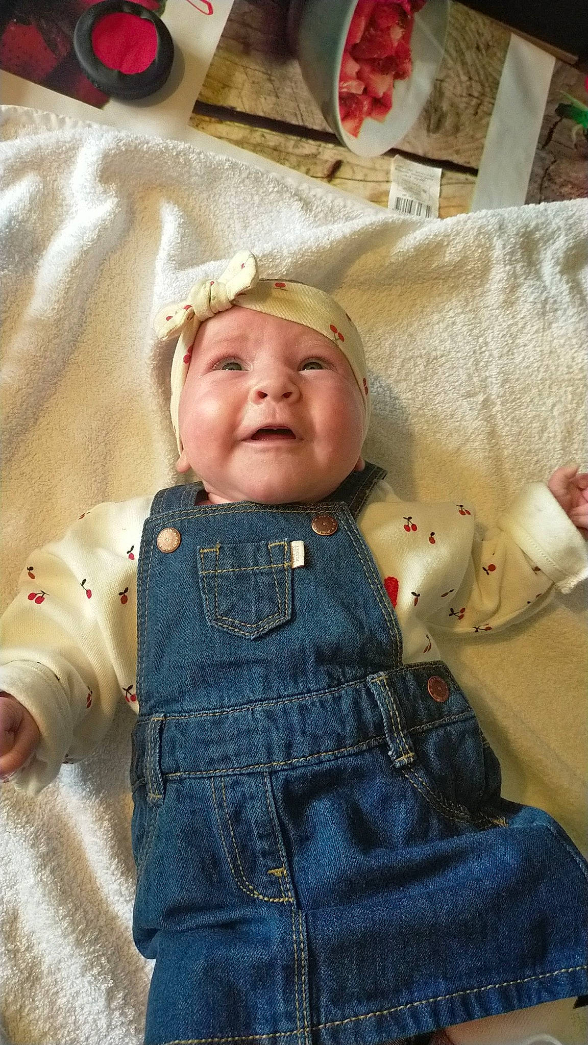 Naomie participe au concours pour gagner de l'argent avec cette photo : baby, baby_products, baby_sleeping, baby_toddler_clothing, button, cheek, child, comfort, denim, dress_shirt, fur, headwear, jacket, linens, pattern, person, sitting, skin, sleeve, toddler