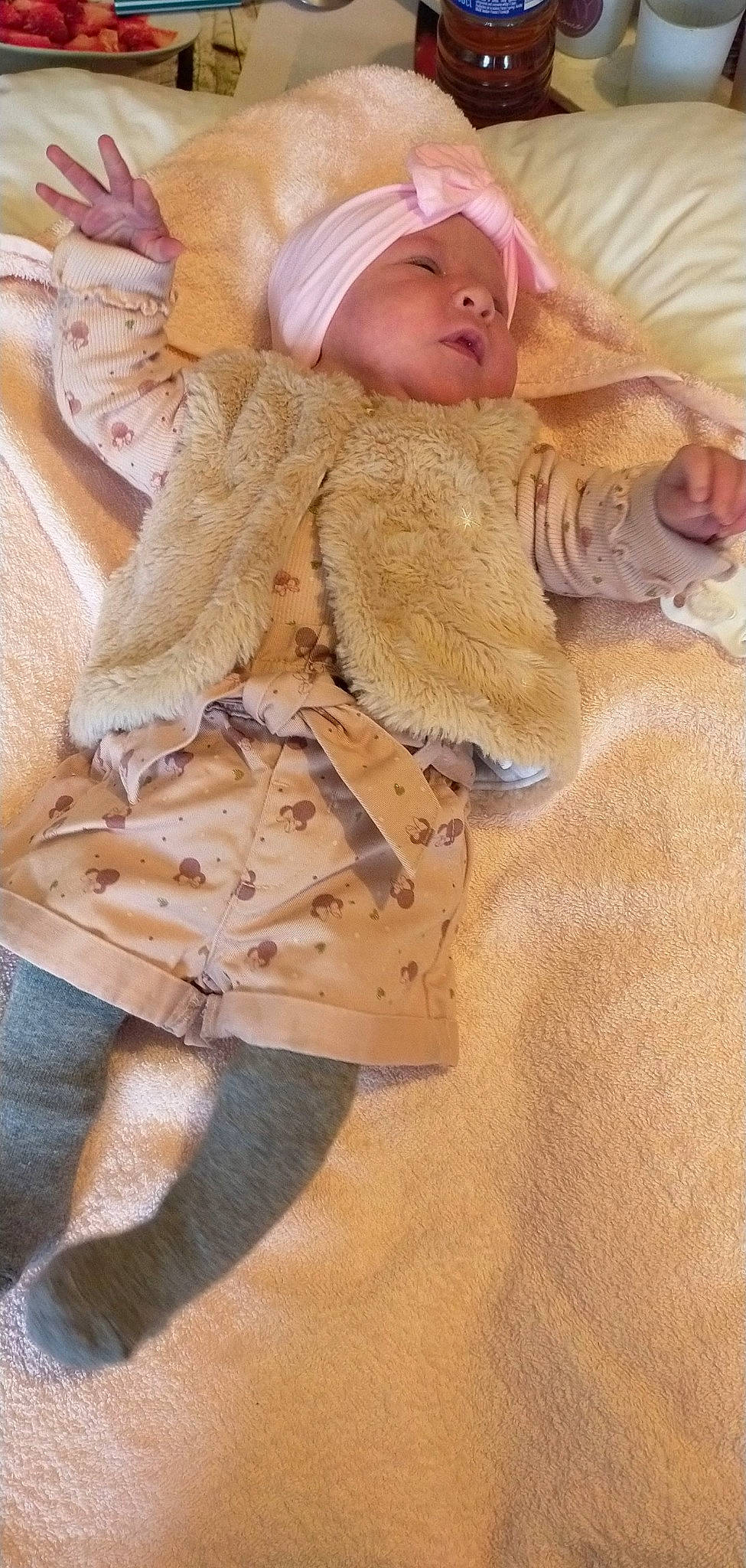 Naomie participe au concours pour gagner de l'argent avec cette photo : baby, baby_toddler_clothing, beige, cap, comfort, fashion_accessory, fashion_design, fawn, fur, fur_clothing, human_body, linens, peach, person, sleeve, thigh, toddler, toy, waist, wood