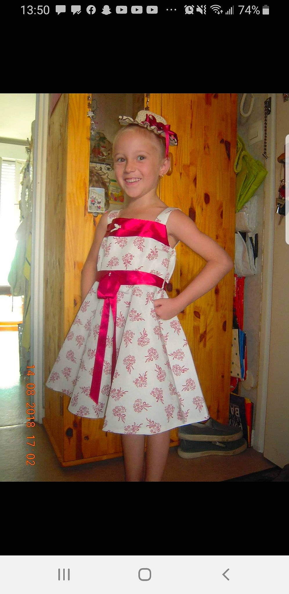 Naomie a rejoint le concours — aidez-le/la à gagner de superbes lots ! child, child_model, clothing, costume, day_dress, dress, fashion_design, hair_accessory, joy, pattern, person, pink, toddler, vintage_clothing