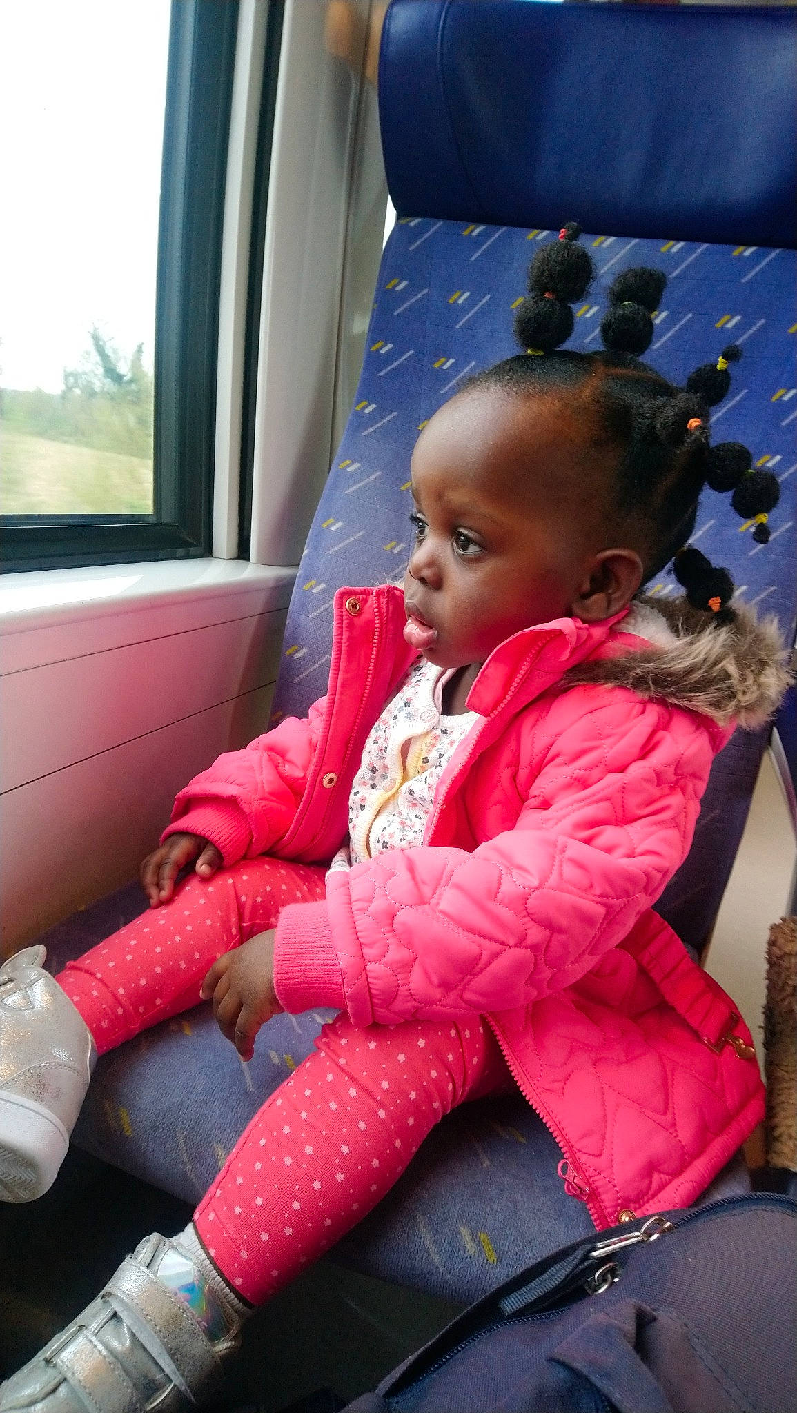 Ashley participe au concours pour gagner de l'argent avec cette photo : baby, car_seat, child, person, pink, sitting, skin, toddler, vacation